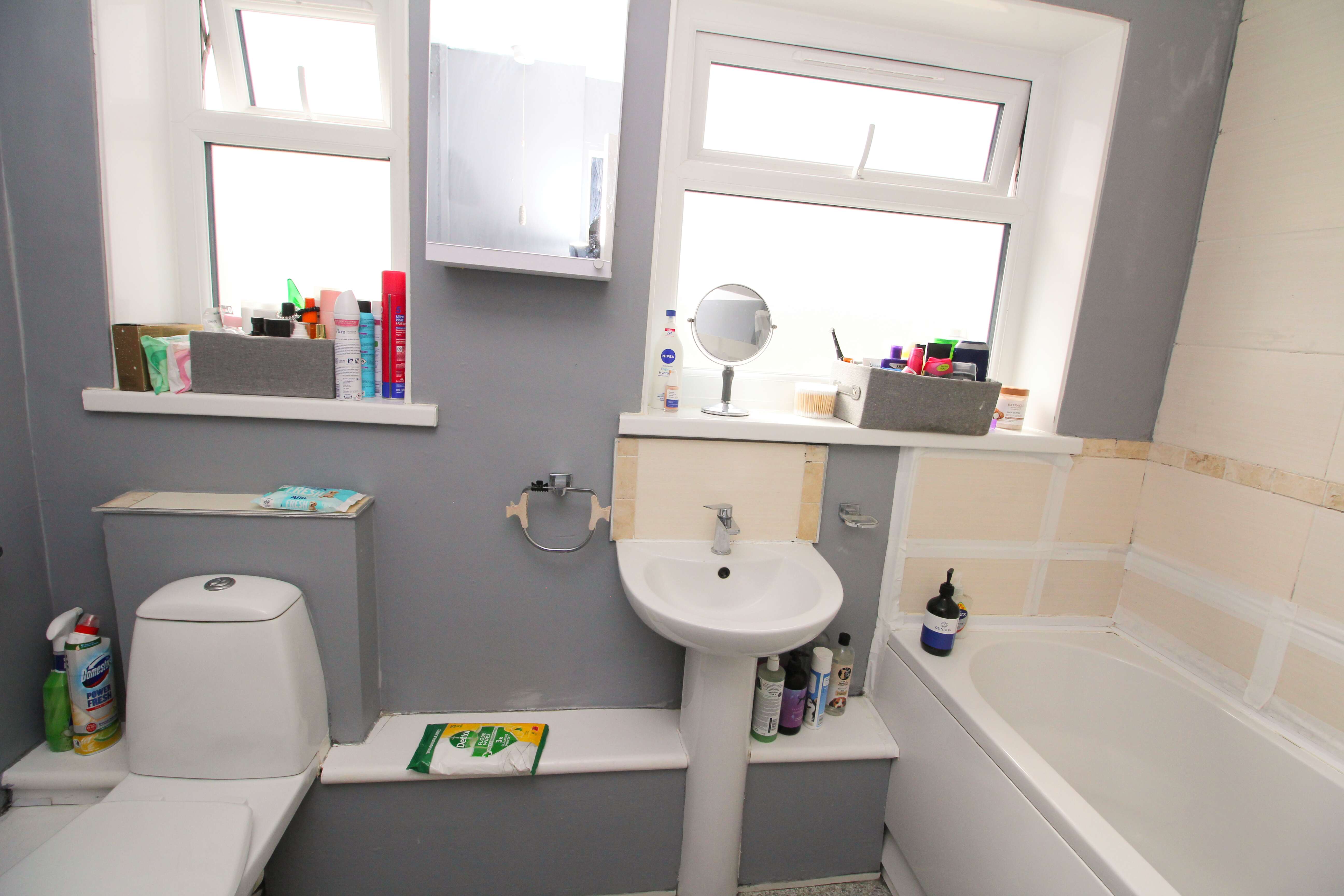 Amos Hill, Penygraig CF40 1PP  Interior