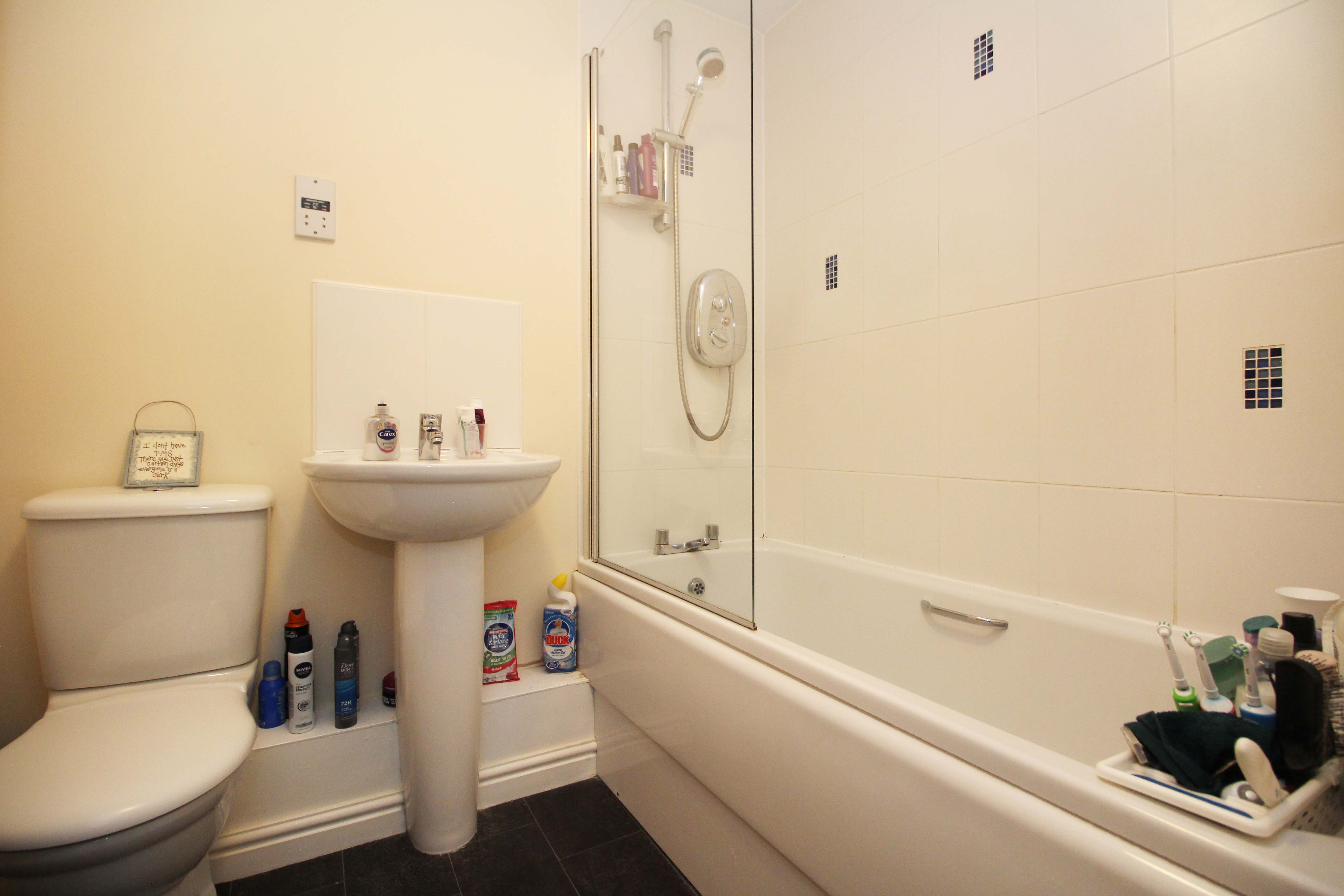 Rhodfa Cnocell Y Coed, Bridgend. CF31 5FS  Interior
