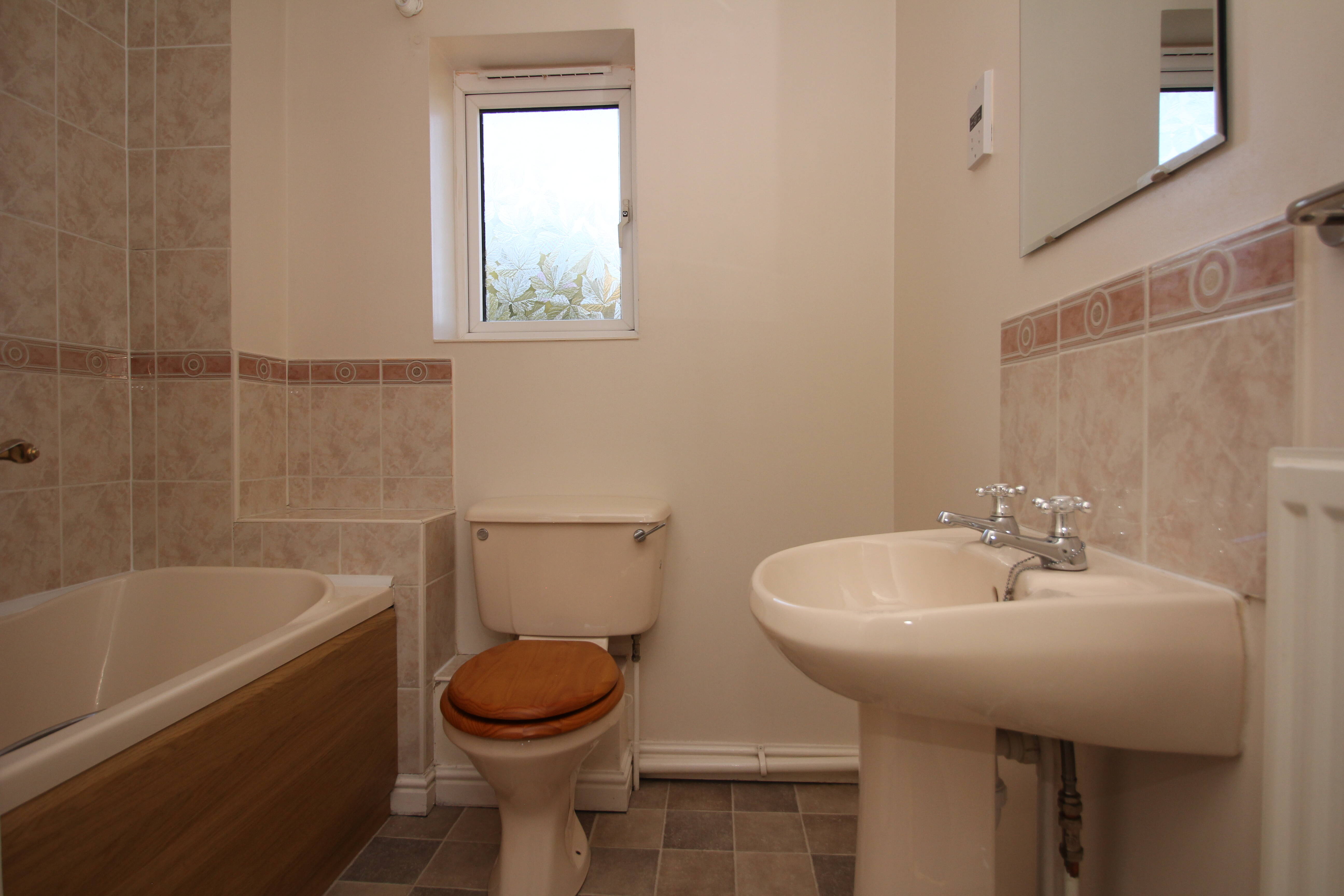 Dol-y-Llan, Miskin, CF72 8RY  Interior