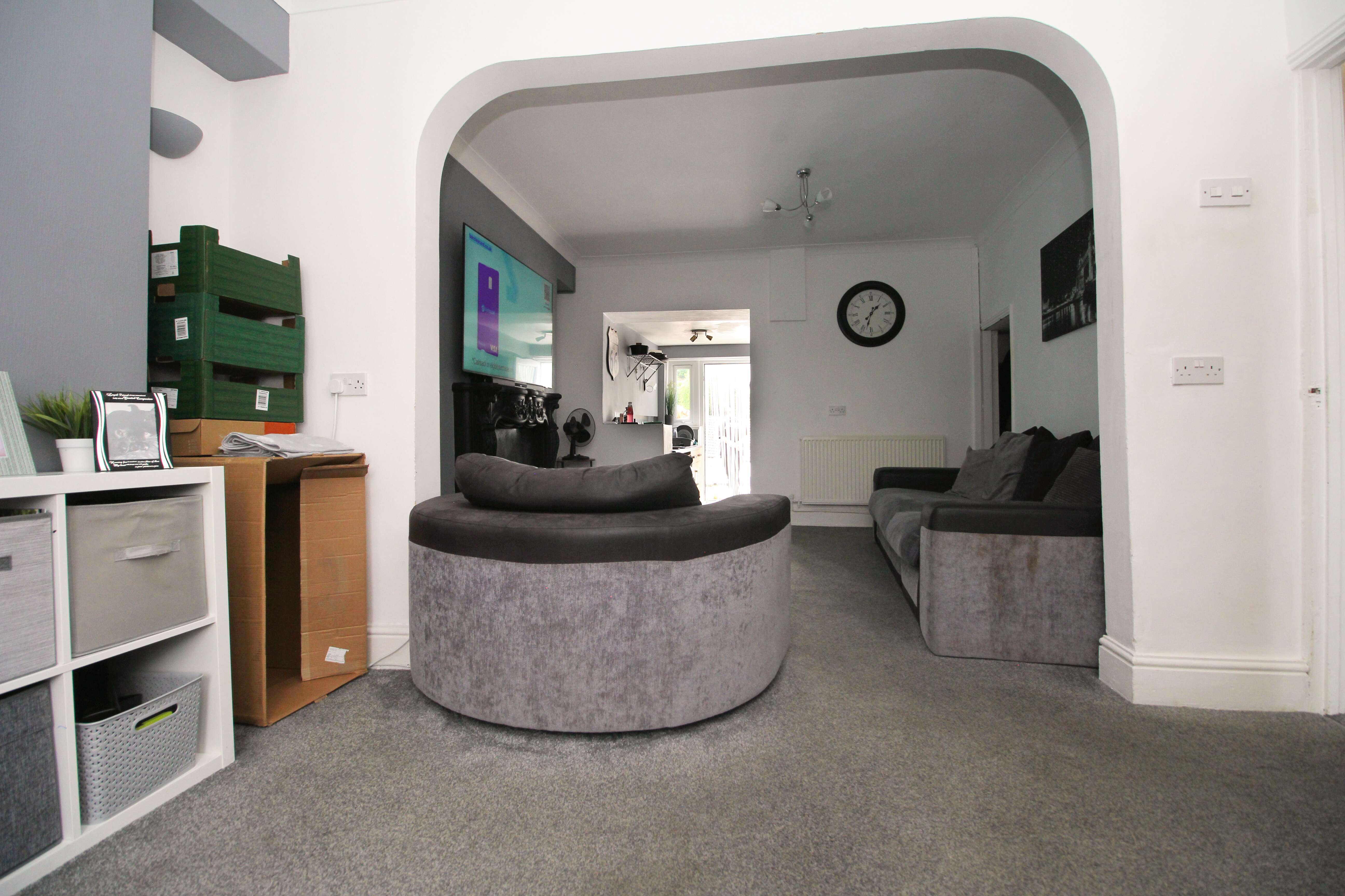 Amos Hill, Penygraig CF40 1PP  Interior