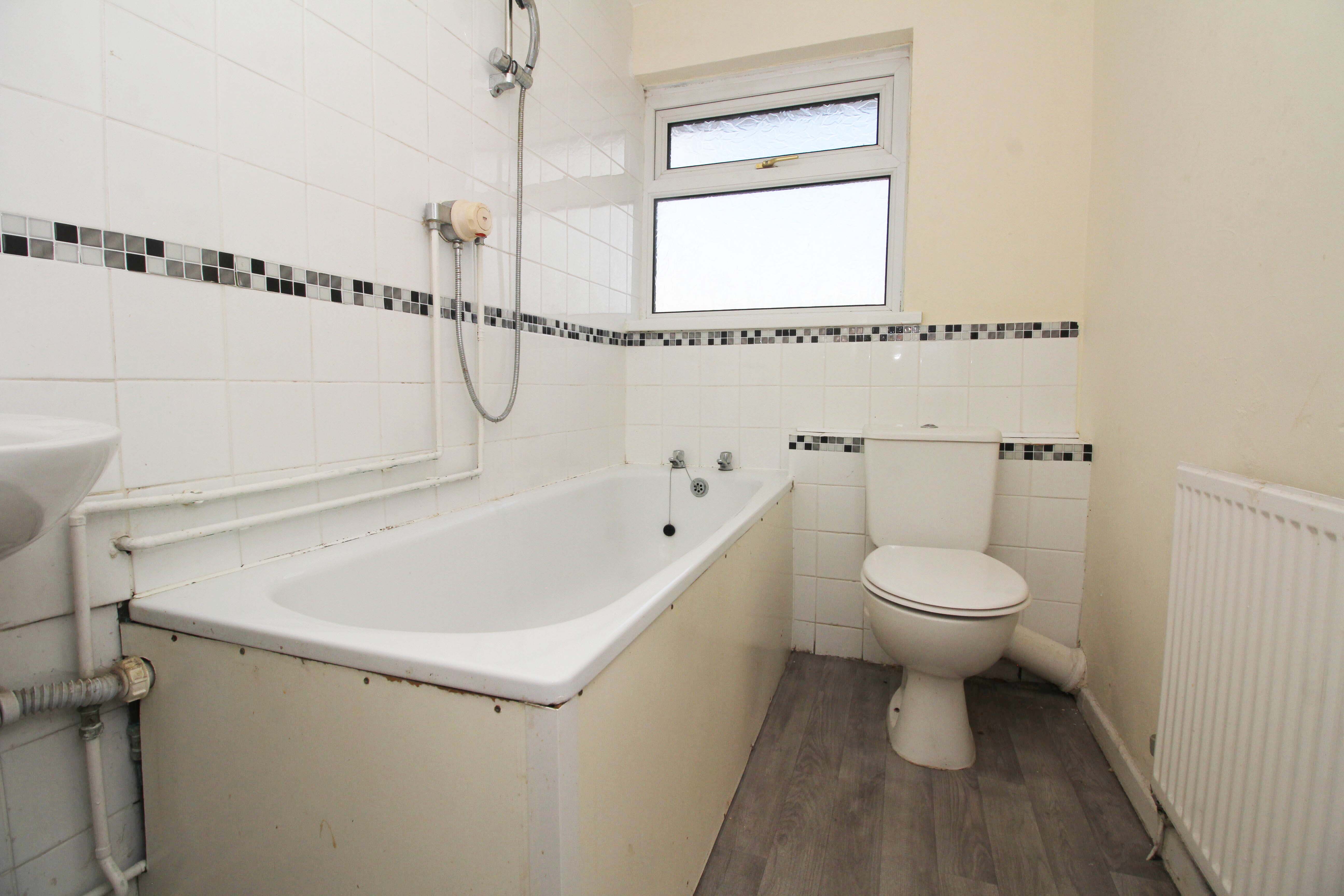 Castle Court, Church Village, CF38 1DN  Interior