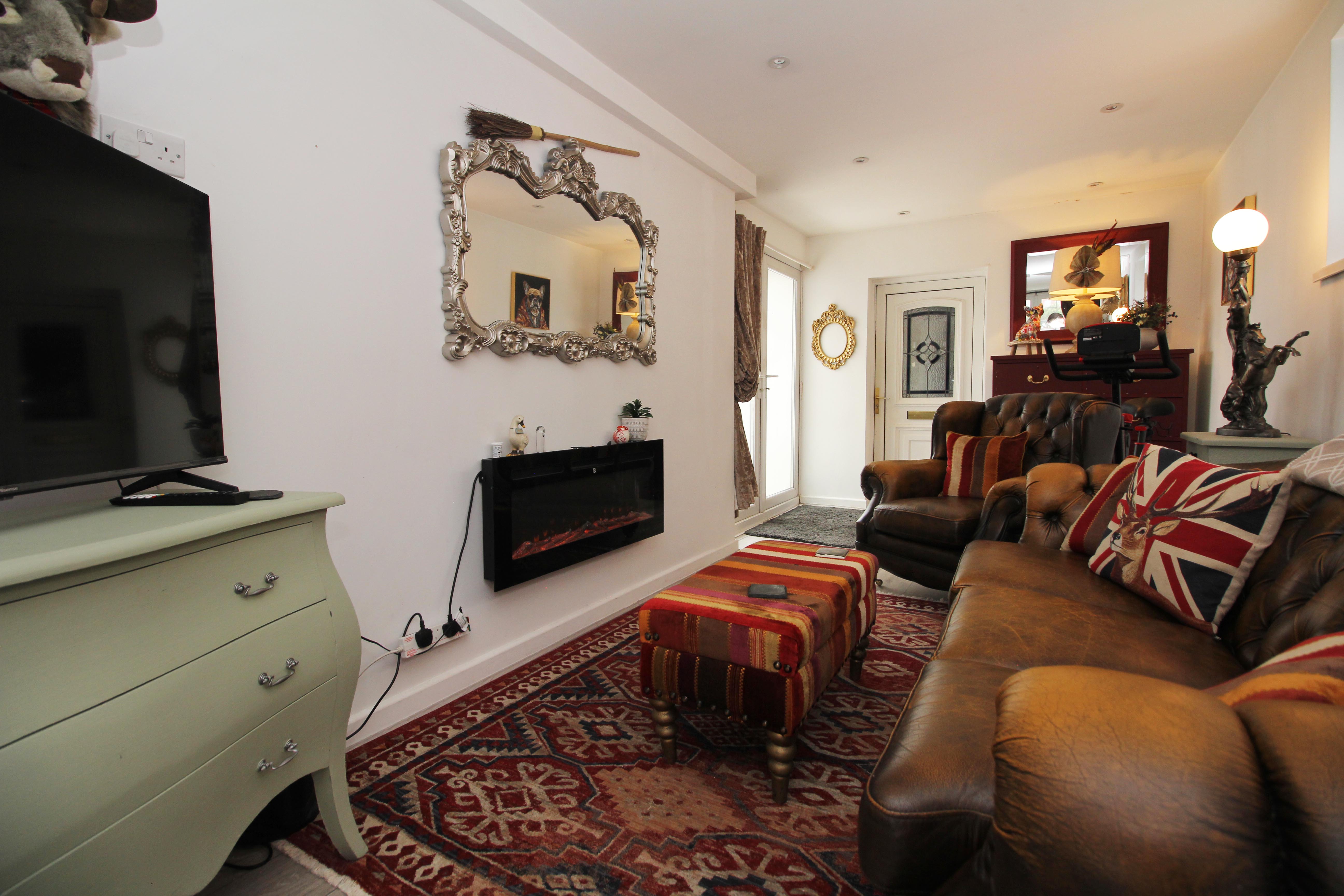 Bryn Henllan, Brynna CF72 9SH  Interior