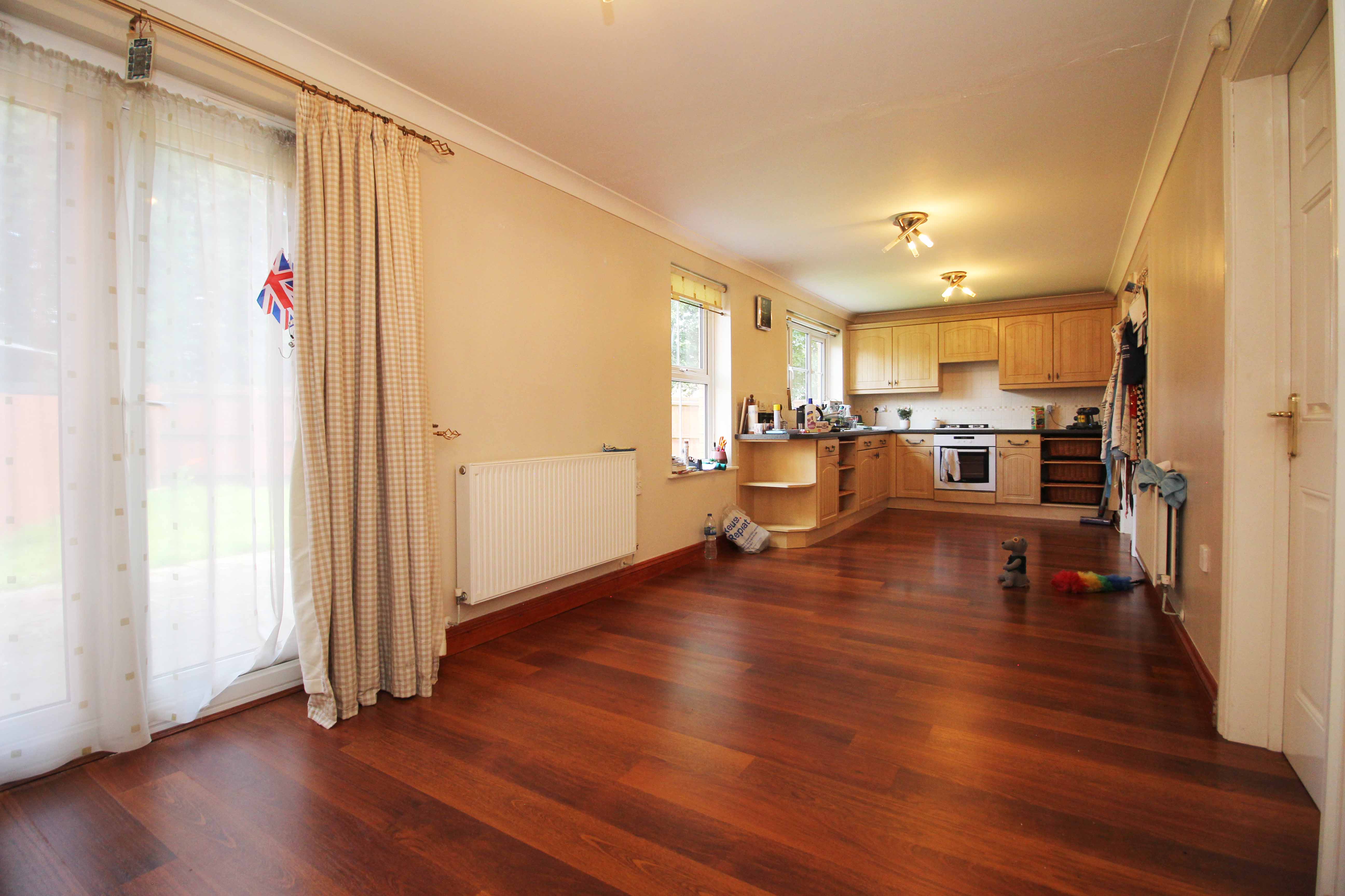 Clos Ynysddu, Pontyclun CF72 9WQ  Interior