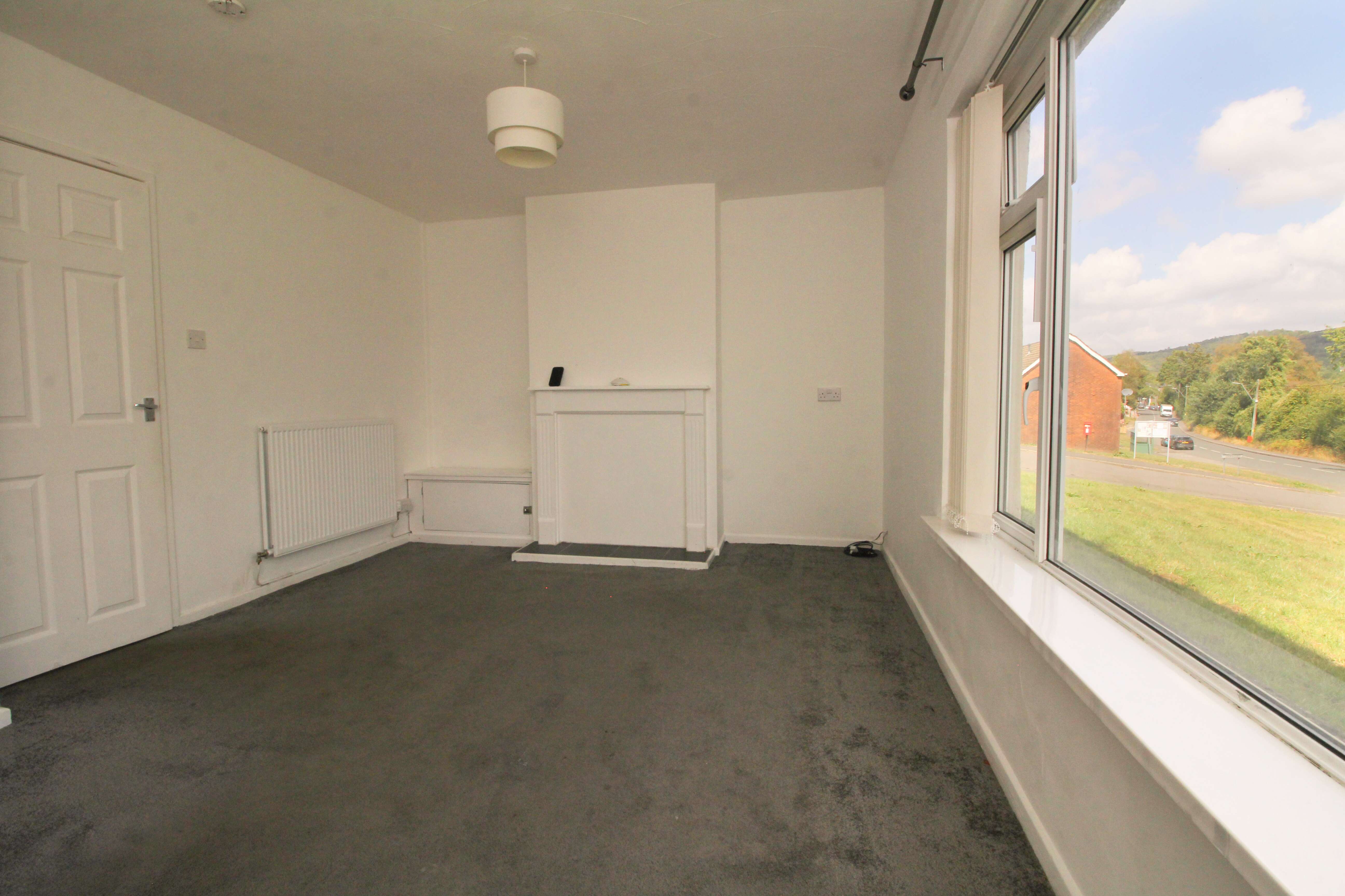Dan y Cribyn, Ynysybwl CF37 3ET  Interior