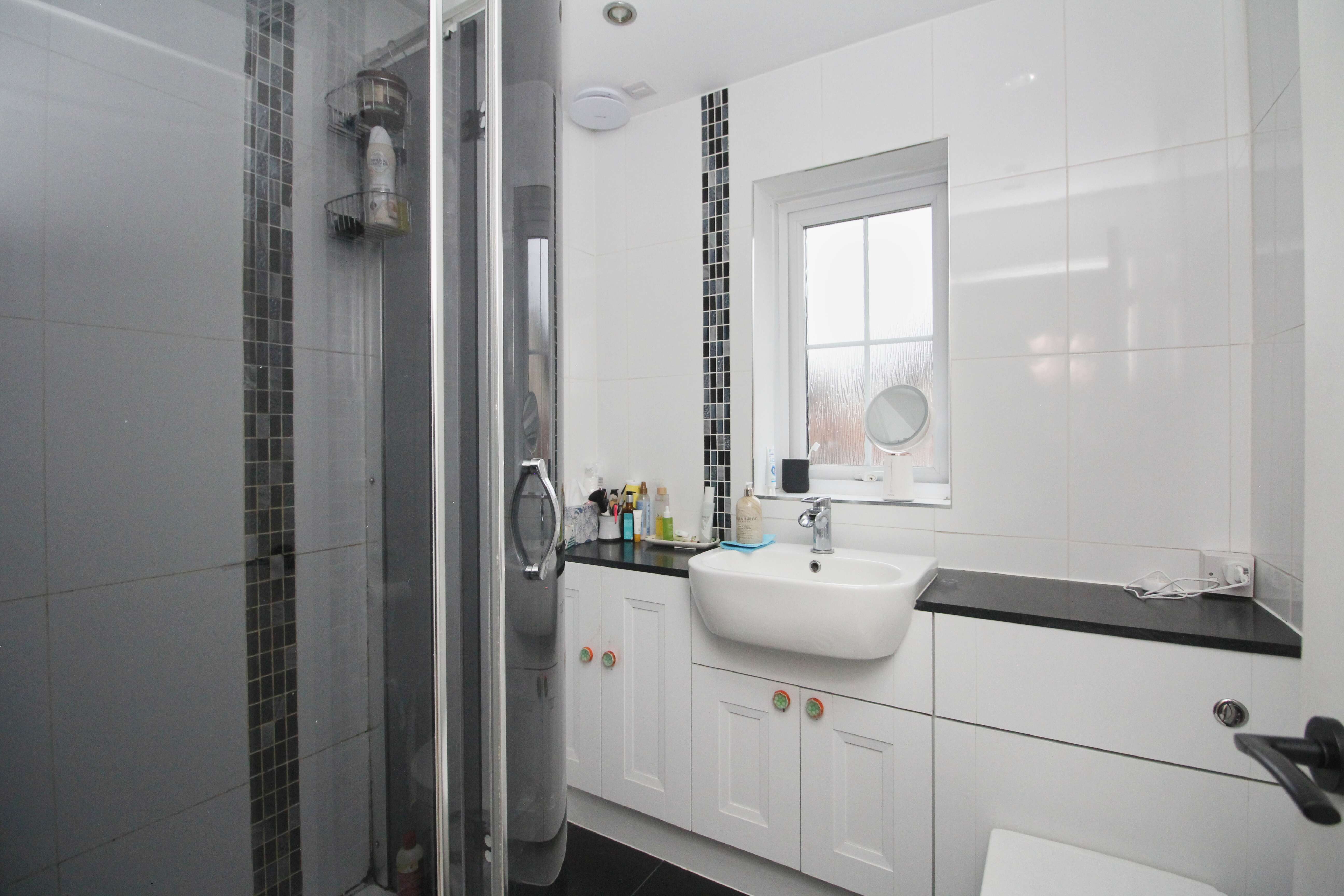 Llwyn Onn, Tyla Garw, CF72 9EU  Interior