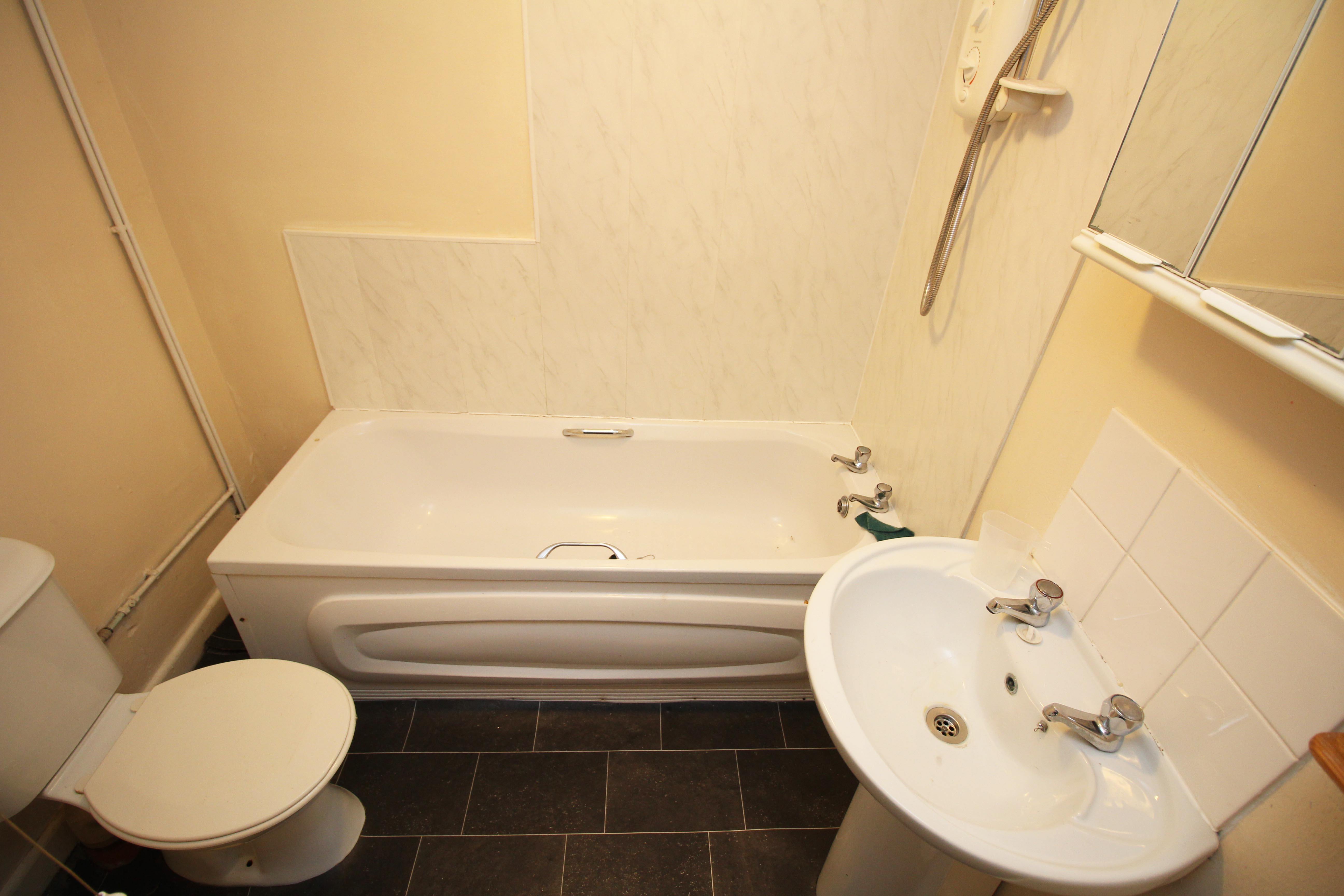 Miskin Road, Trealaw CF40 2QL  Interior