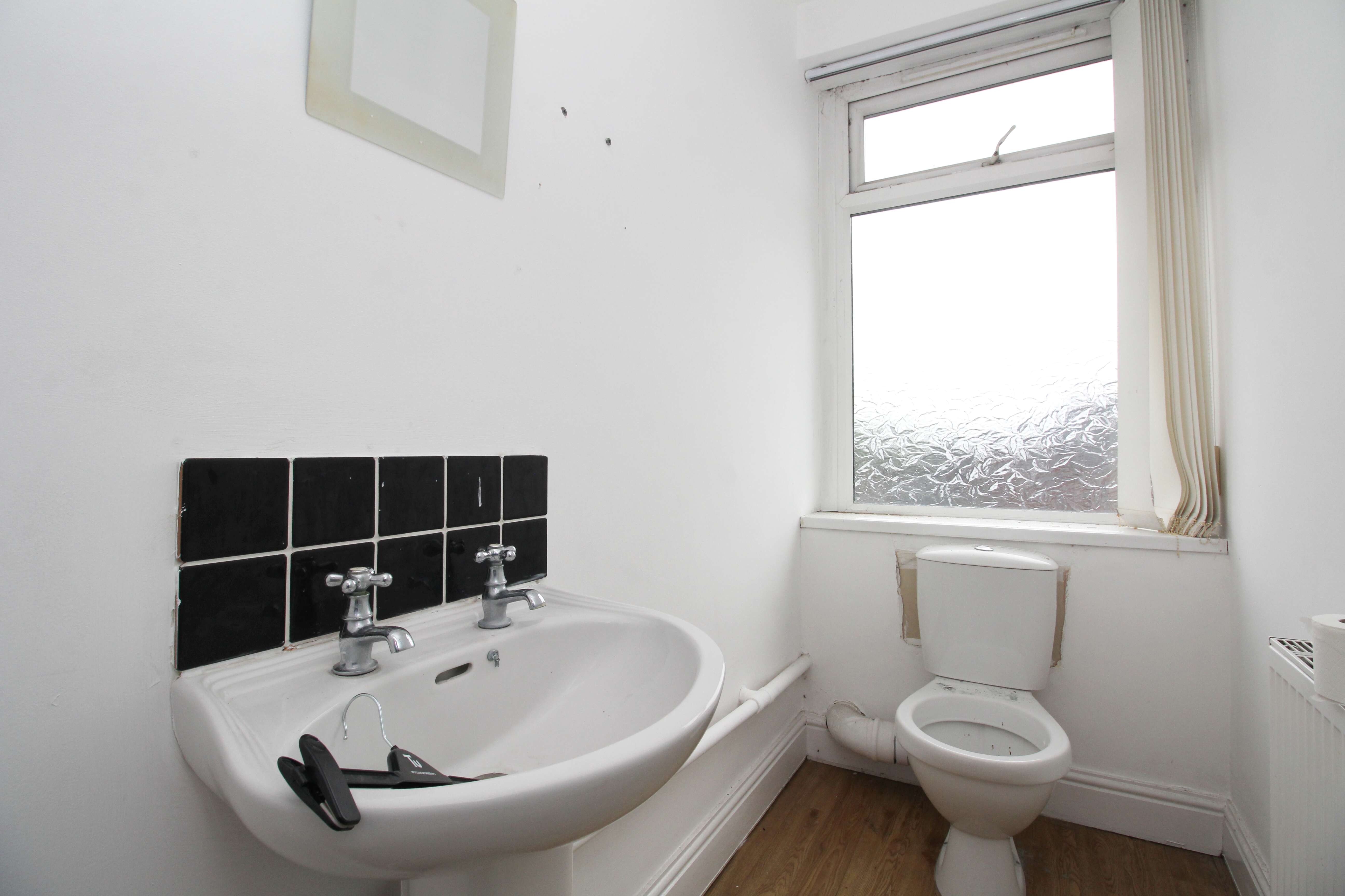 Main Road, Llantwit Fardre, Pontypridd CF38 2HE  Interior