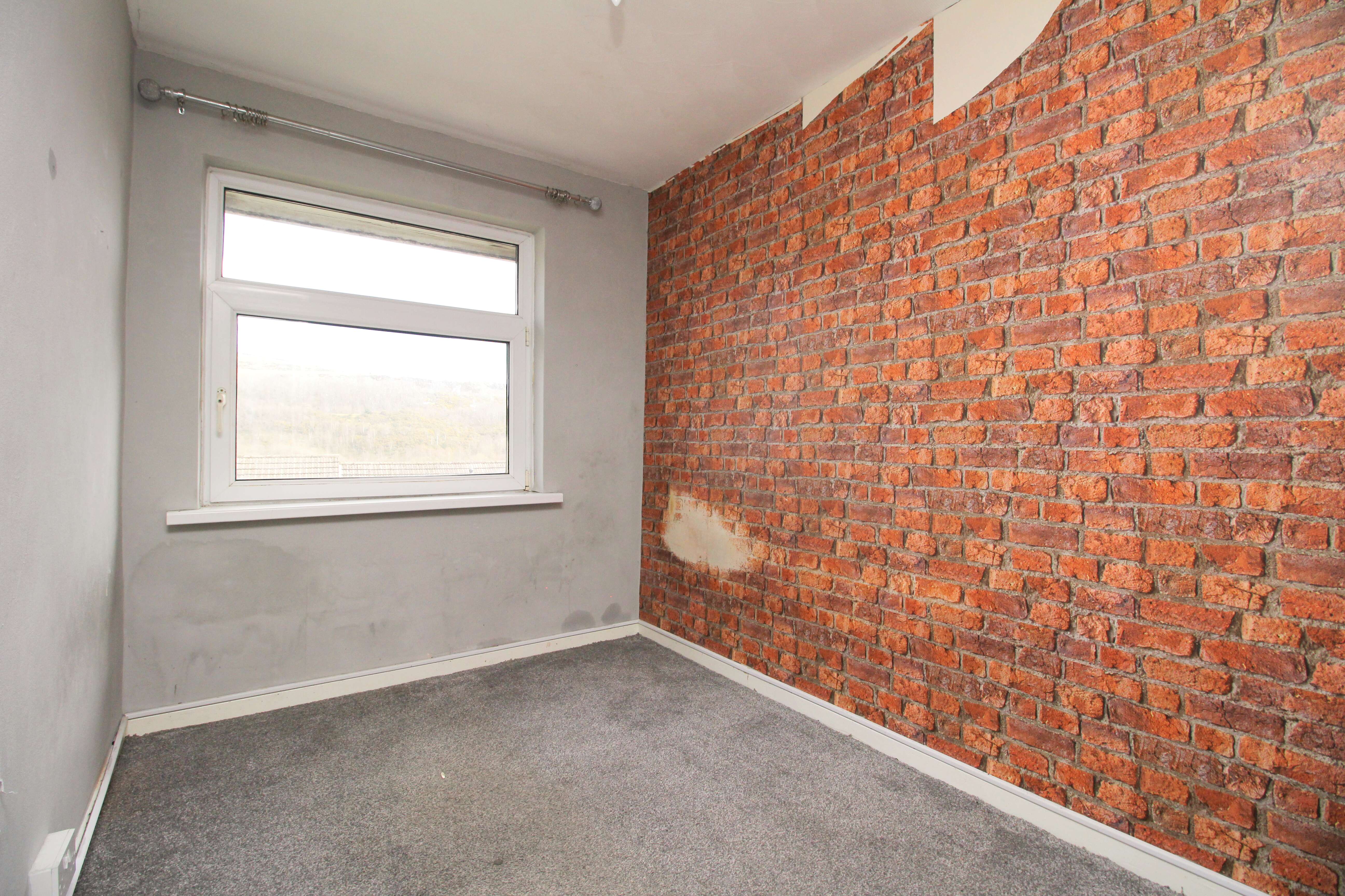 Dan y Cribyn, Ynysybwl CF37 3EU  Interior