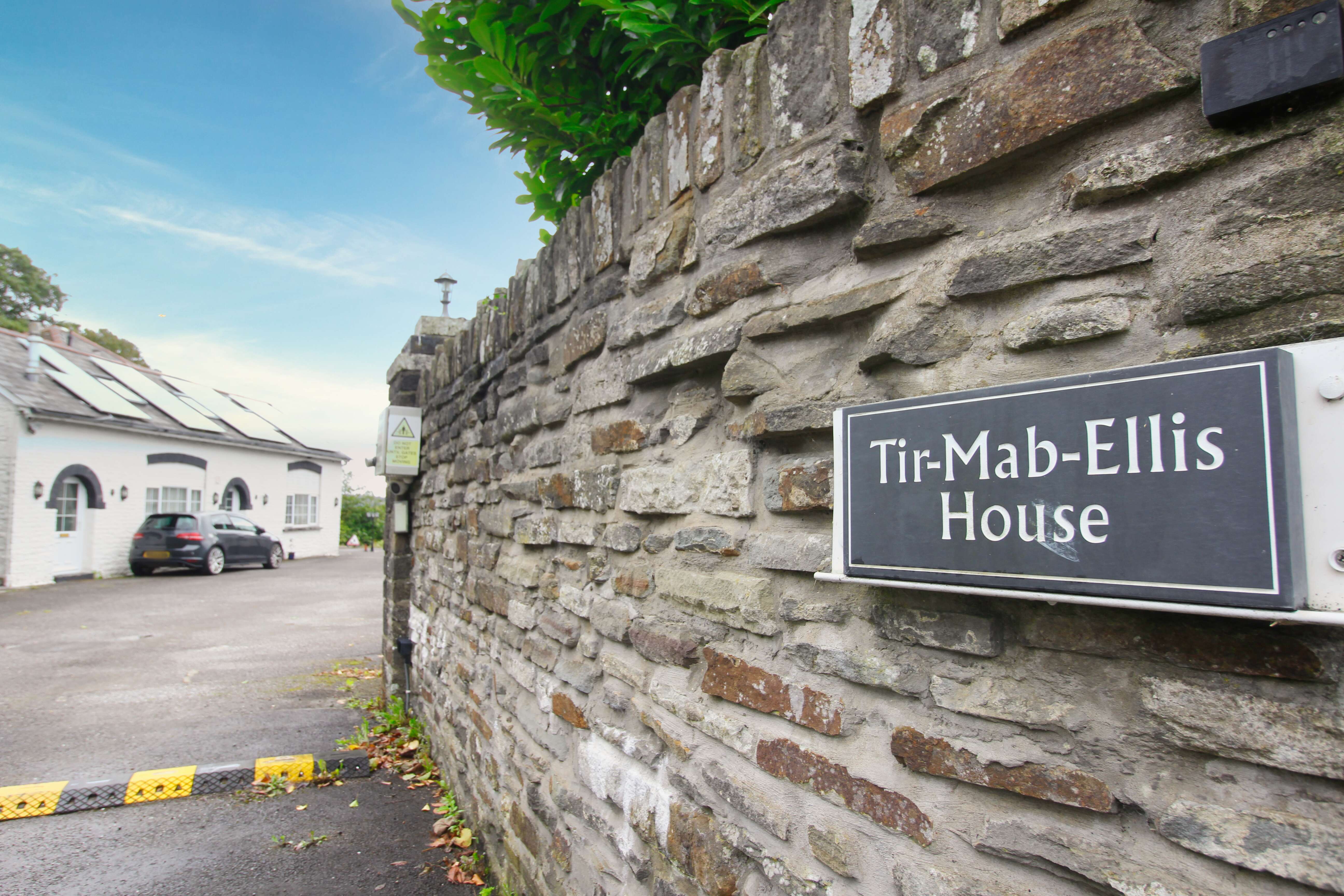 Tir Mab Ellis House, Penycoedcae Road, Pontypridd CF37 1PU  Interior