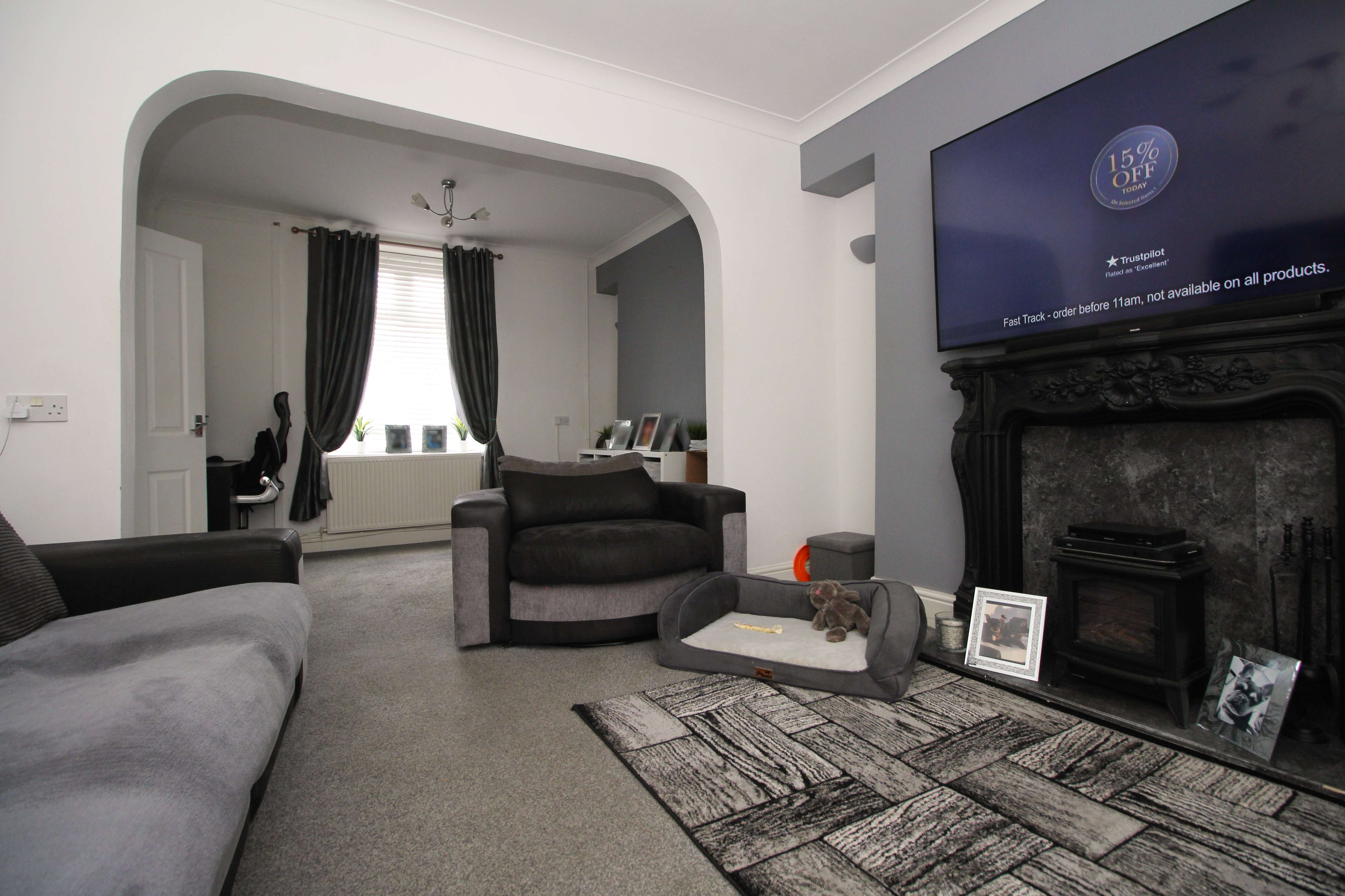 Amos Hill, Penygraig CF40 1PP  Interior