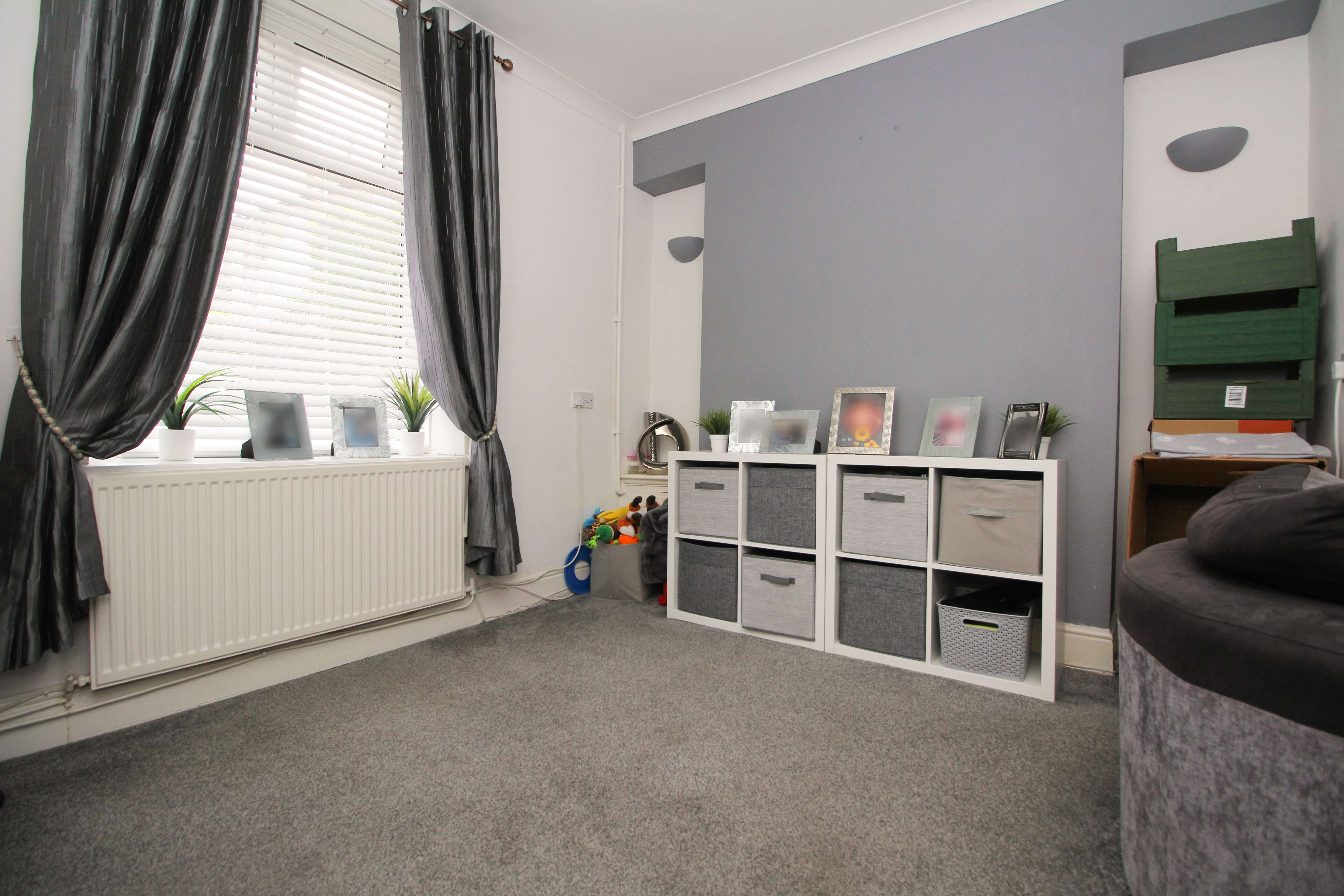 Amos Hill, Penygraig CF40 1PP  Interior