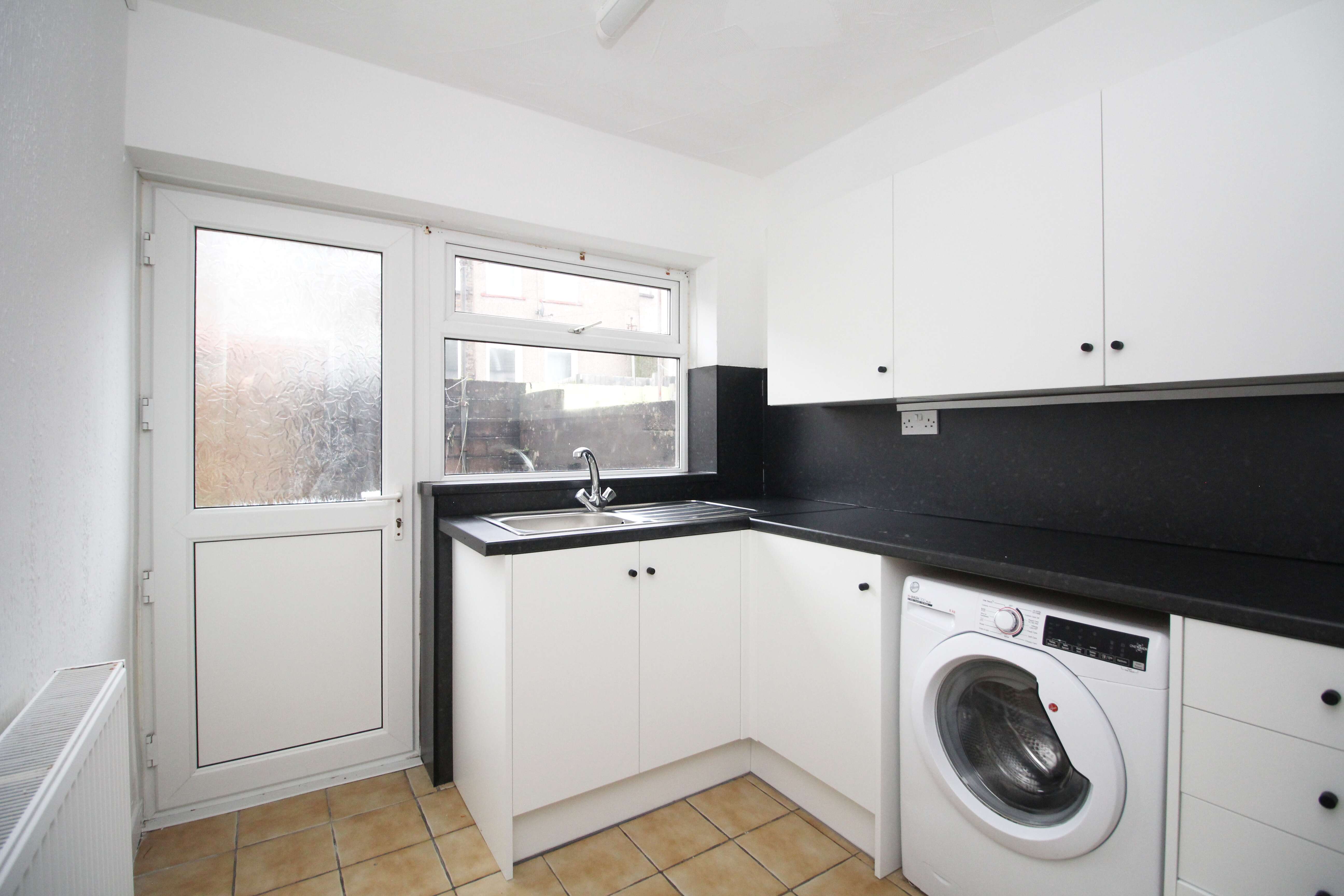 Syphon Street, Porth,   Interior