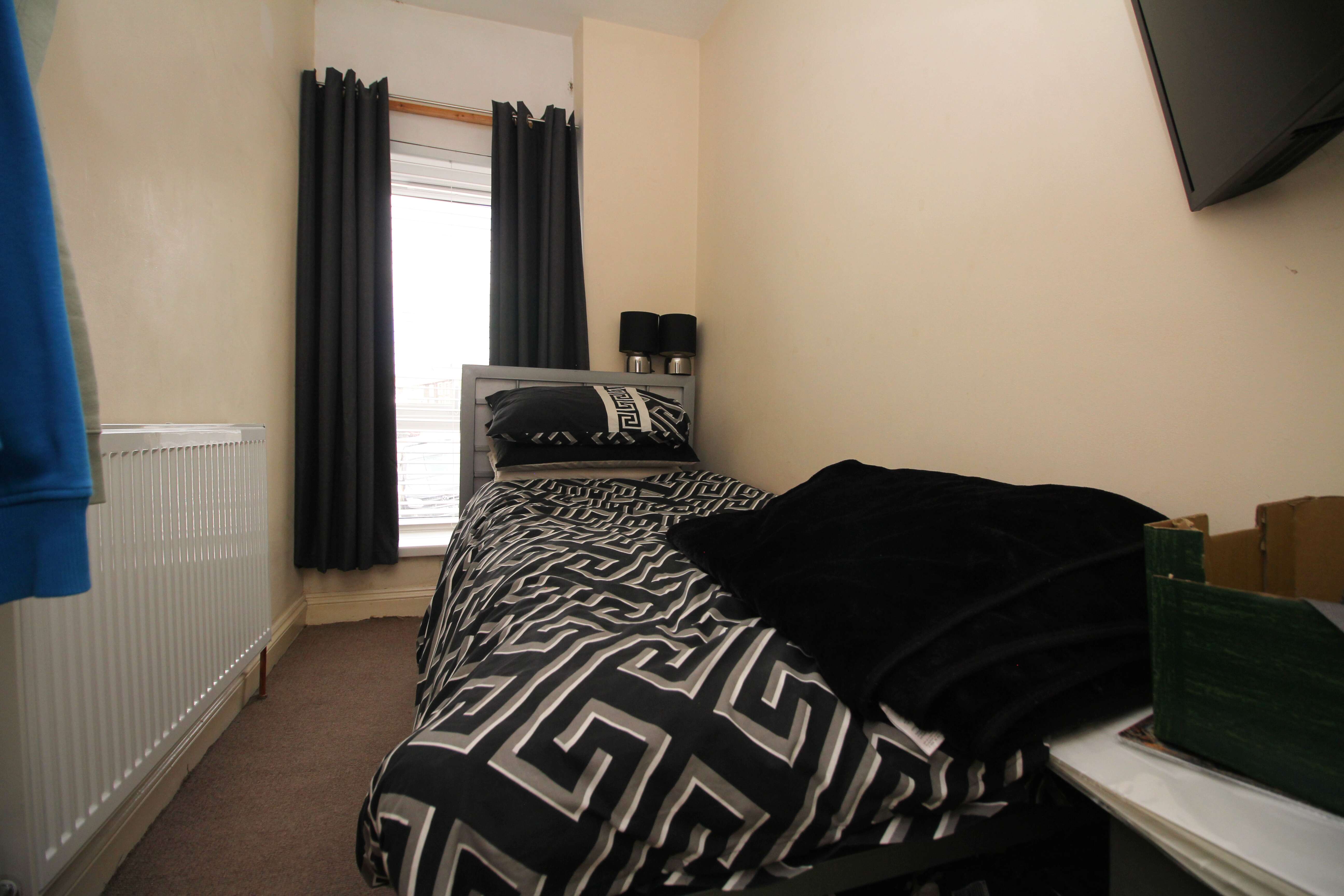 Amos Hill, Penygraig CF40 1PP  Interior