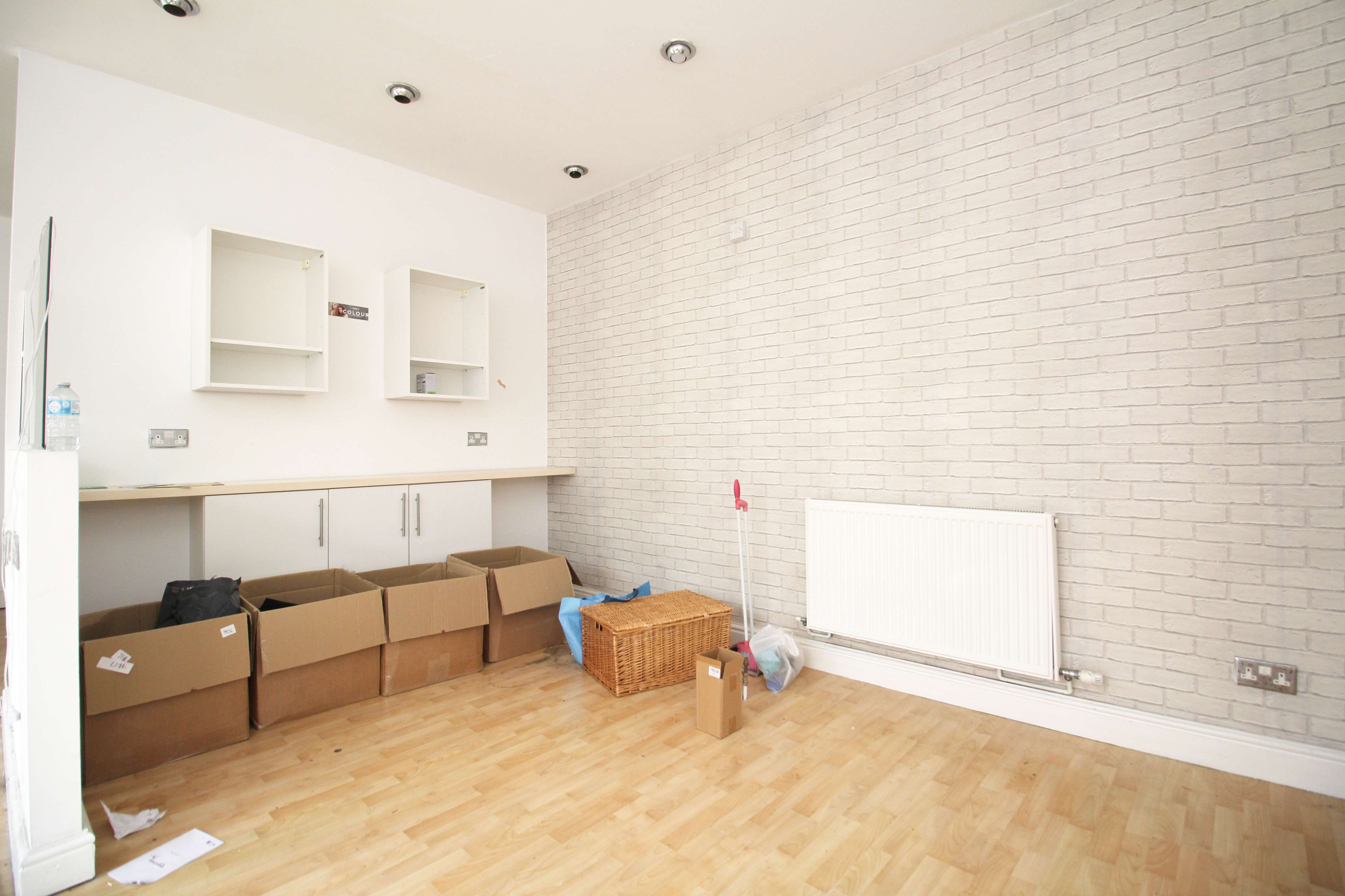 Main Road, Llantwit Fardre, Pontypridd CF38 2HE  Interior