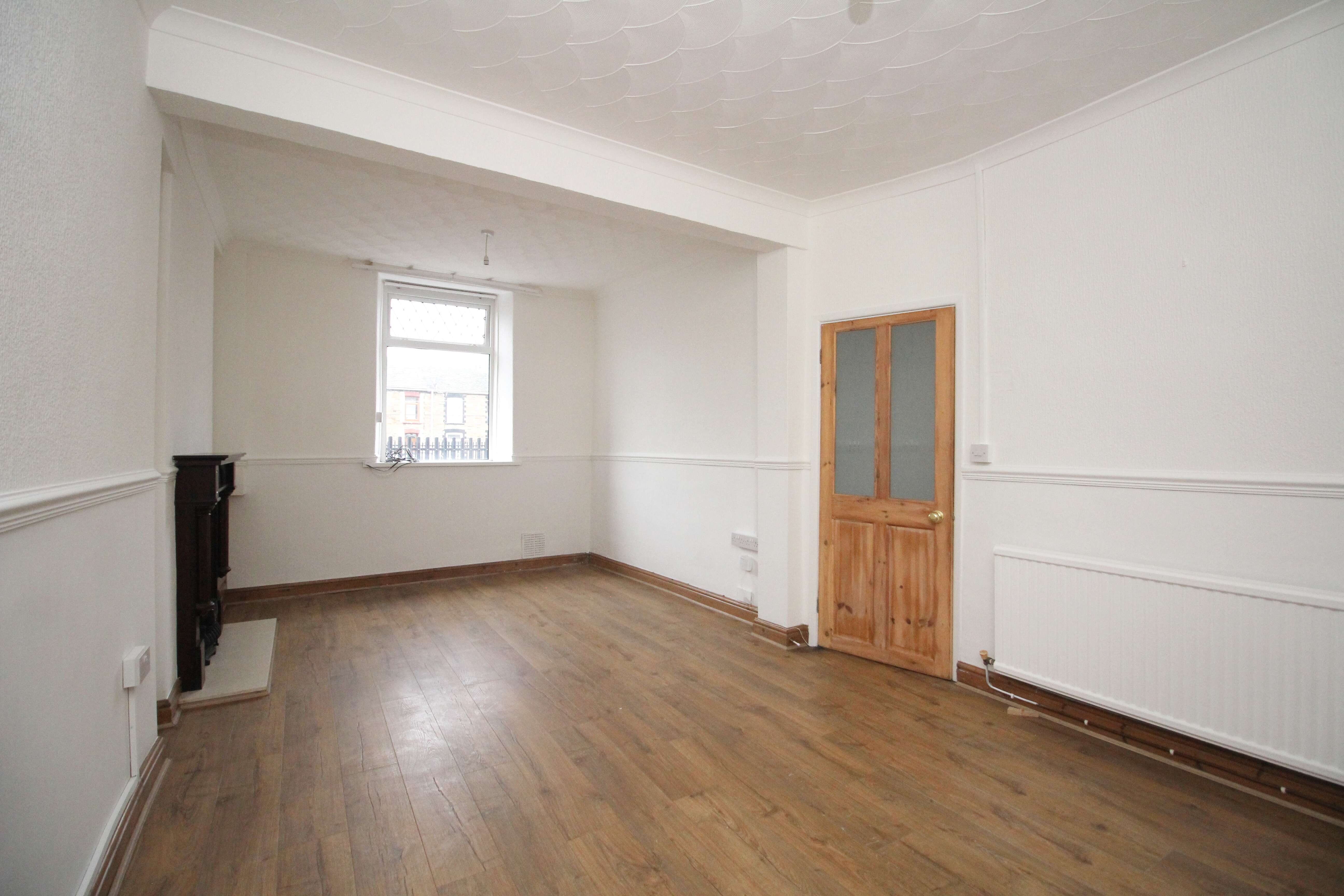 Syphon Street, Porth,   Interior