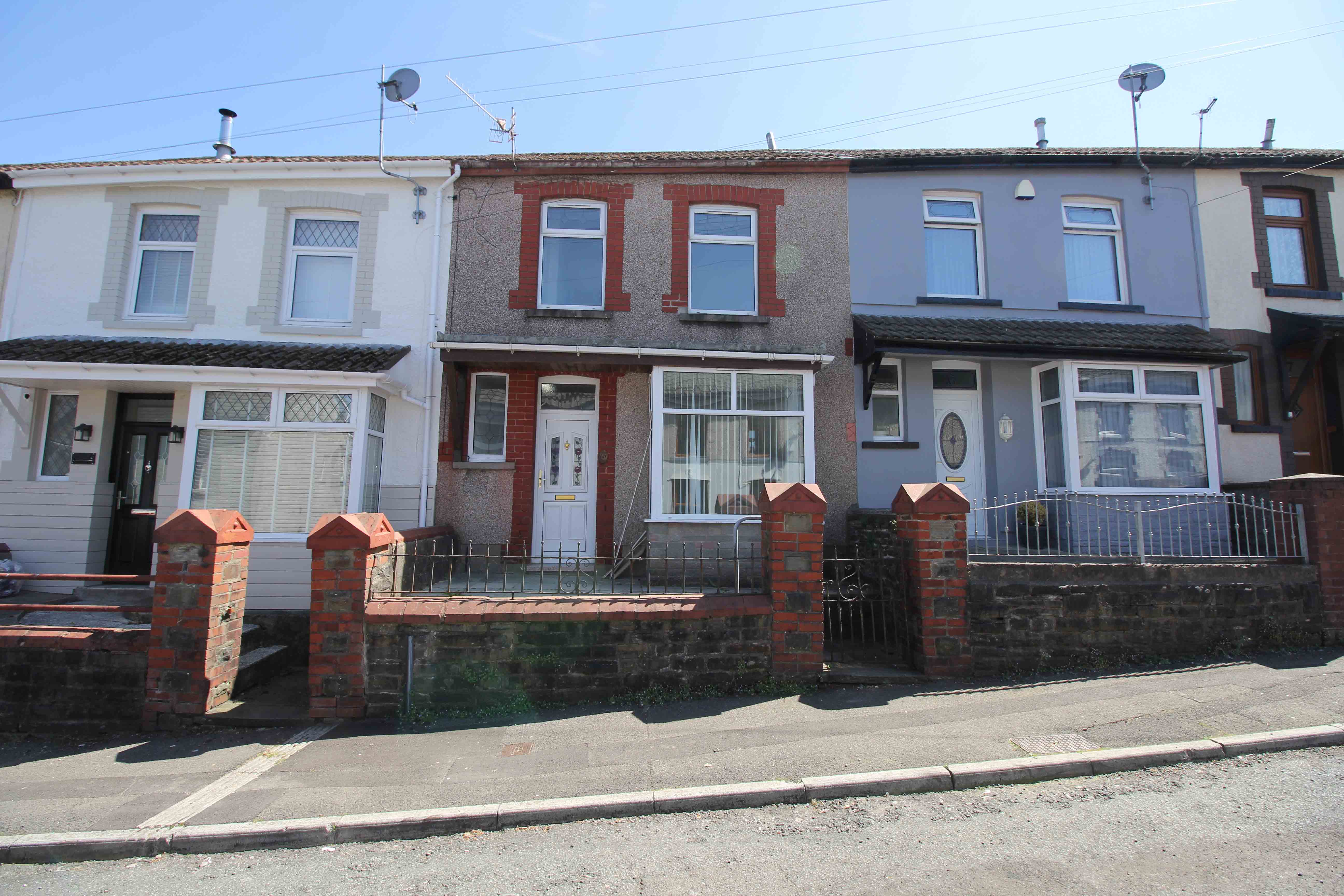 Crawshay Road, Tonypandy CF40 1TE  Interior