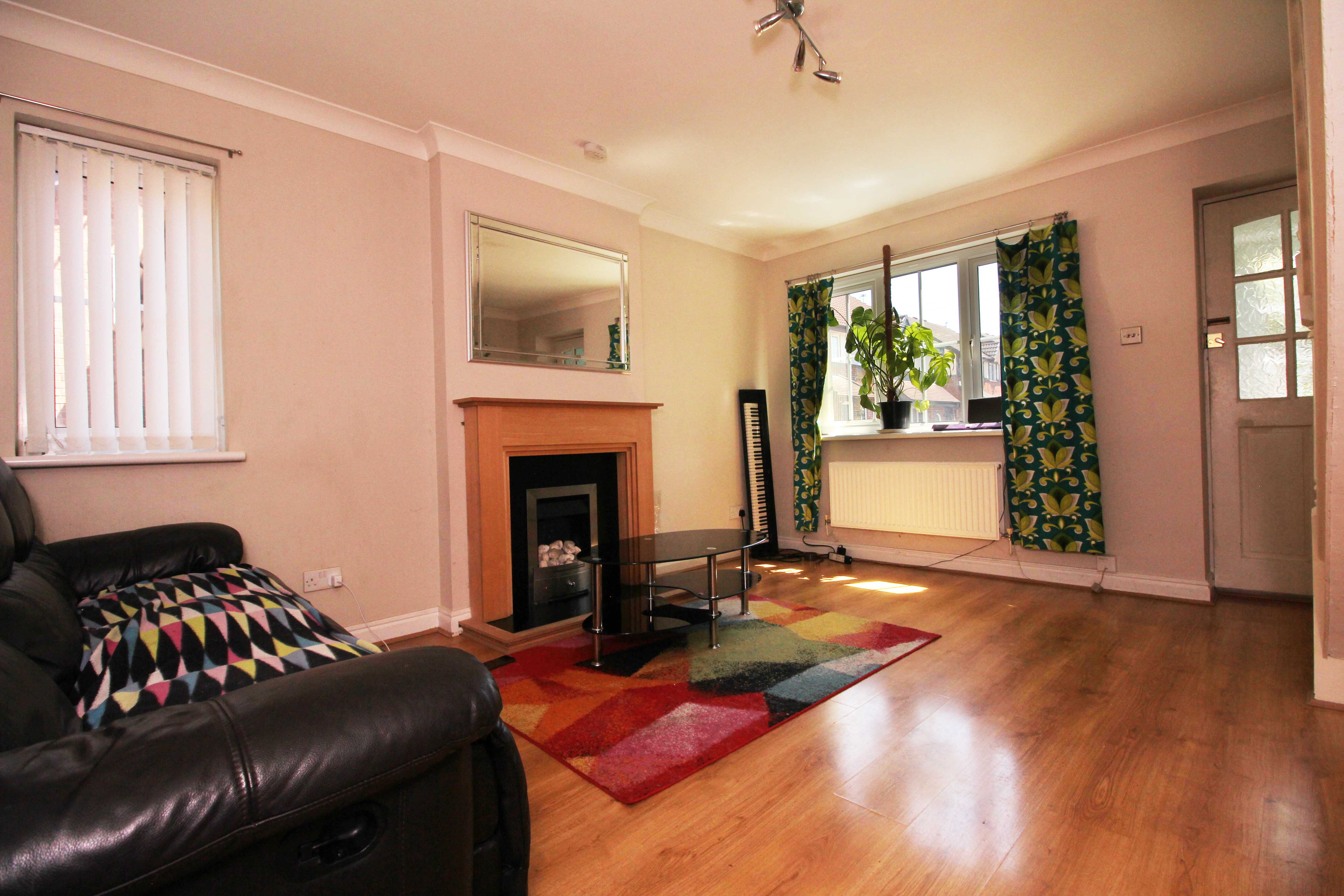 Llwyn Onn, Tyla Garw CF72 9ET  Interior