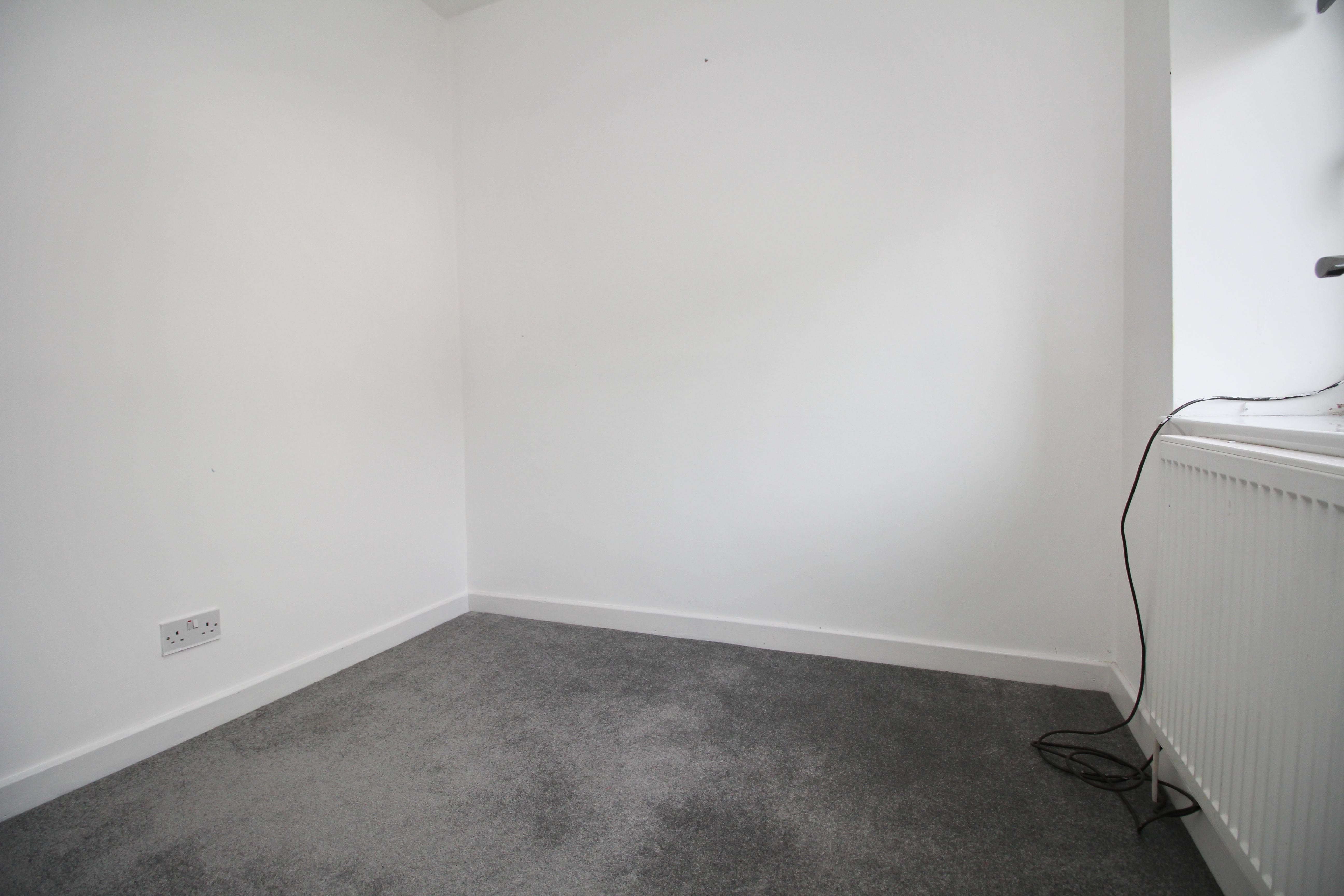 Thurston Road, Trallwn CF37 4RH  Interior