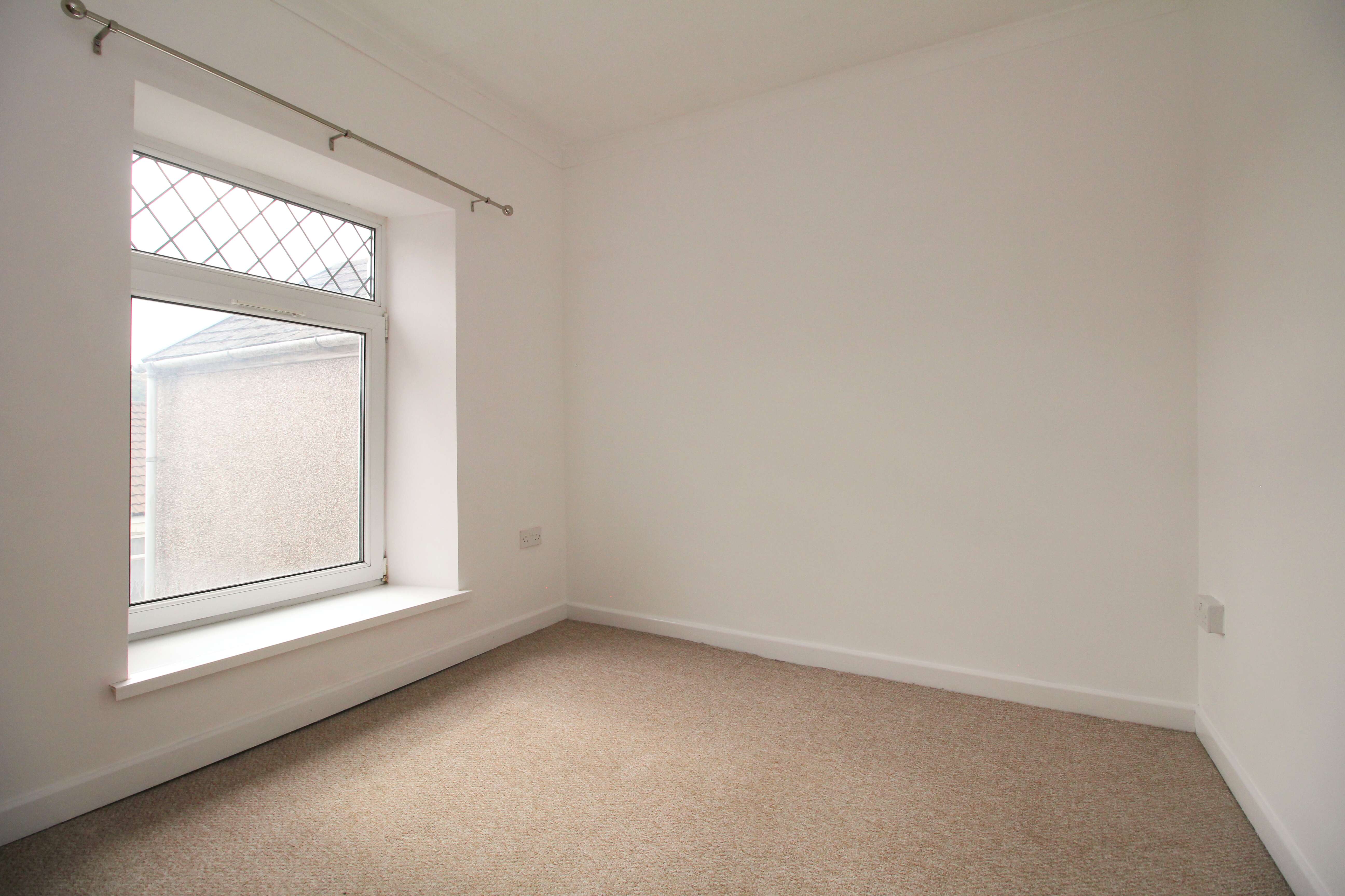 Llwynmadoc Street, Pontypridd, CF37 2HR  Interior