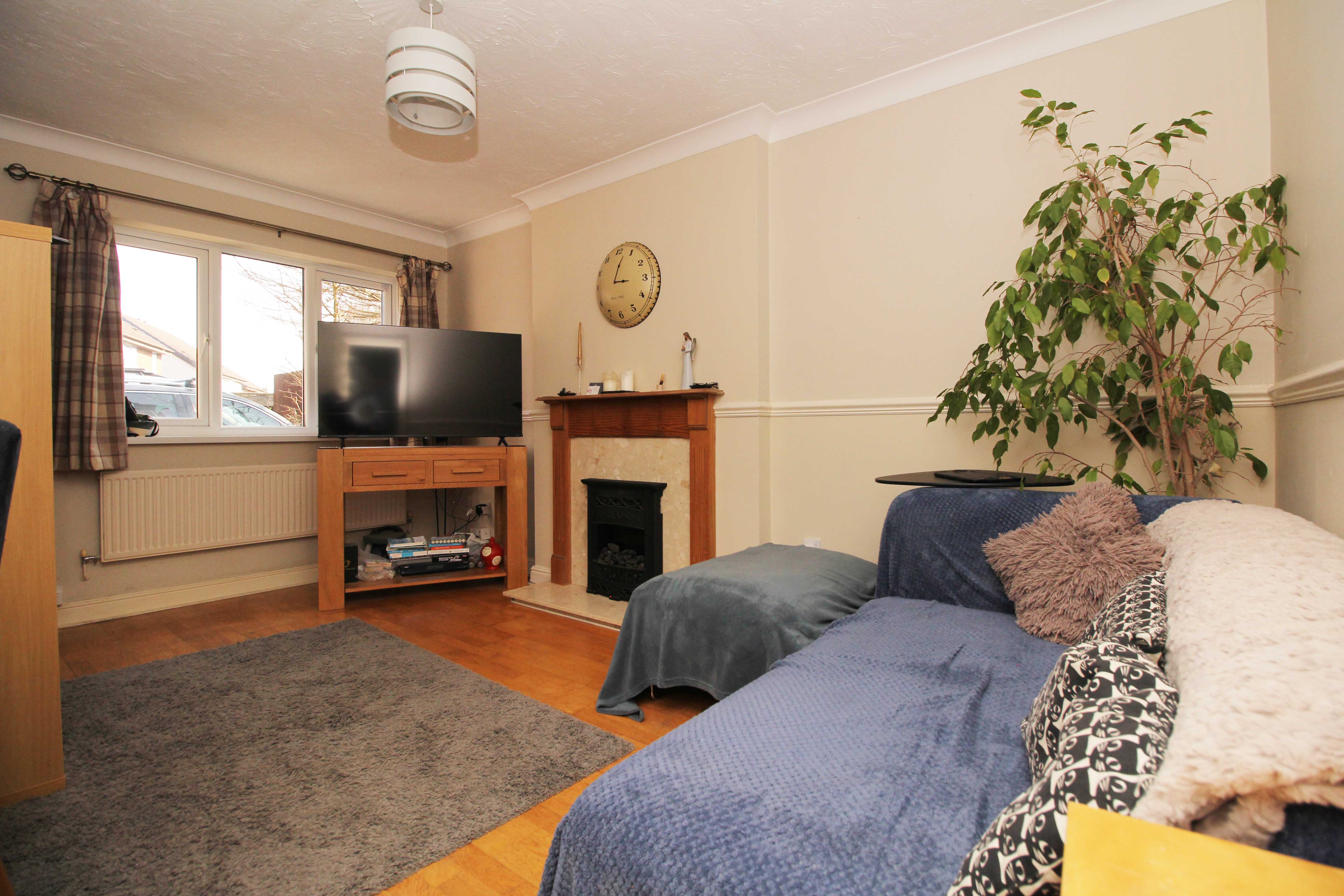 Llwyn Onn, Tyla Garw, CF72 9EU  Interior