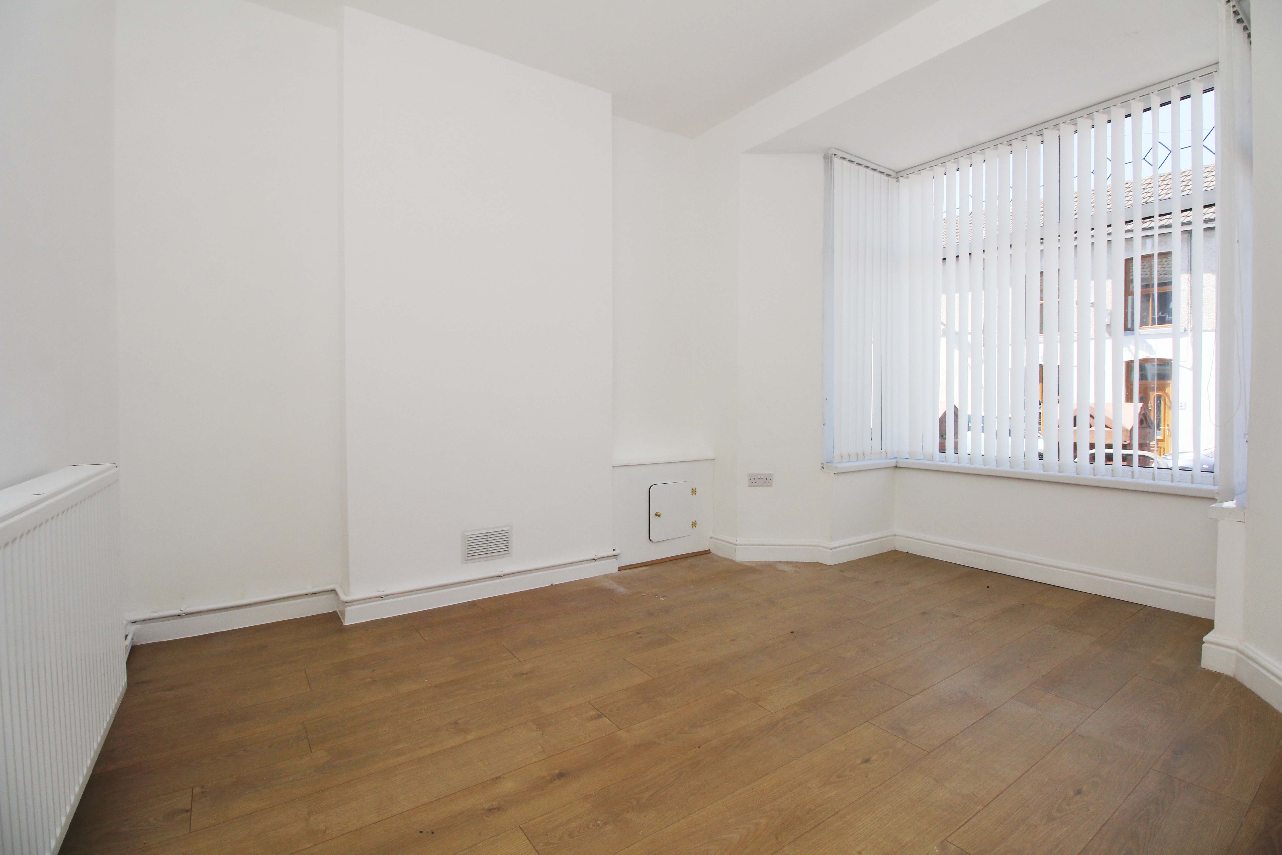 Crawshay Road, Tonypandy CF40 1TE  Interior