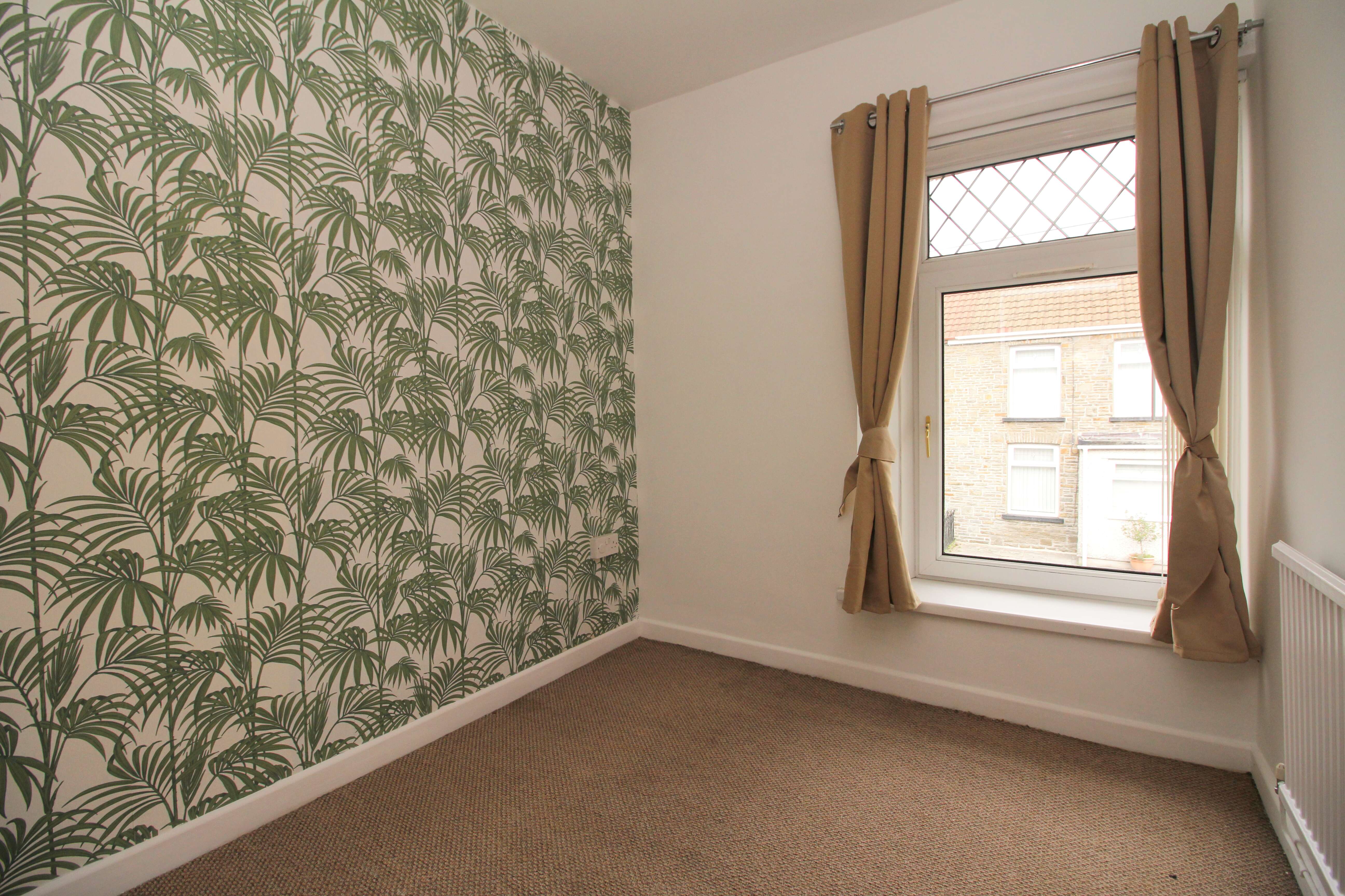 Llwynmadoc Street, Pontypridd, CF37 2HR  Interior