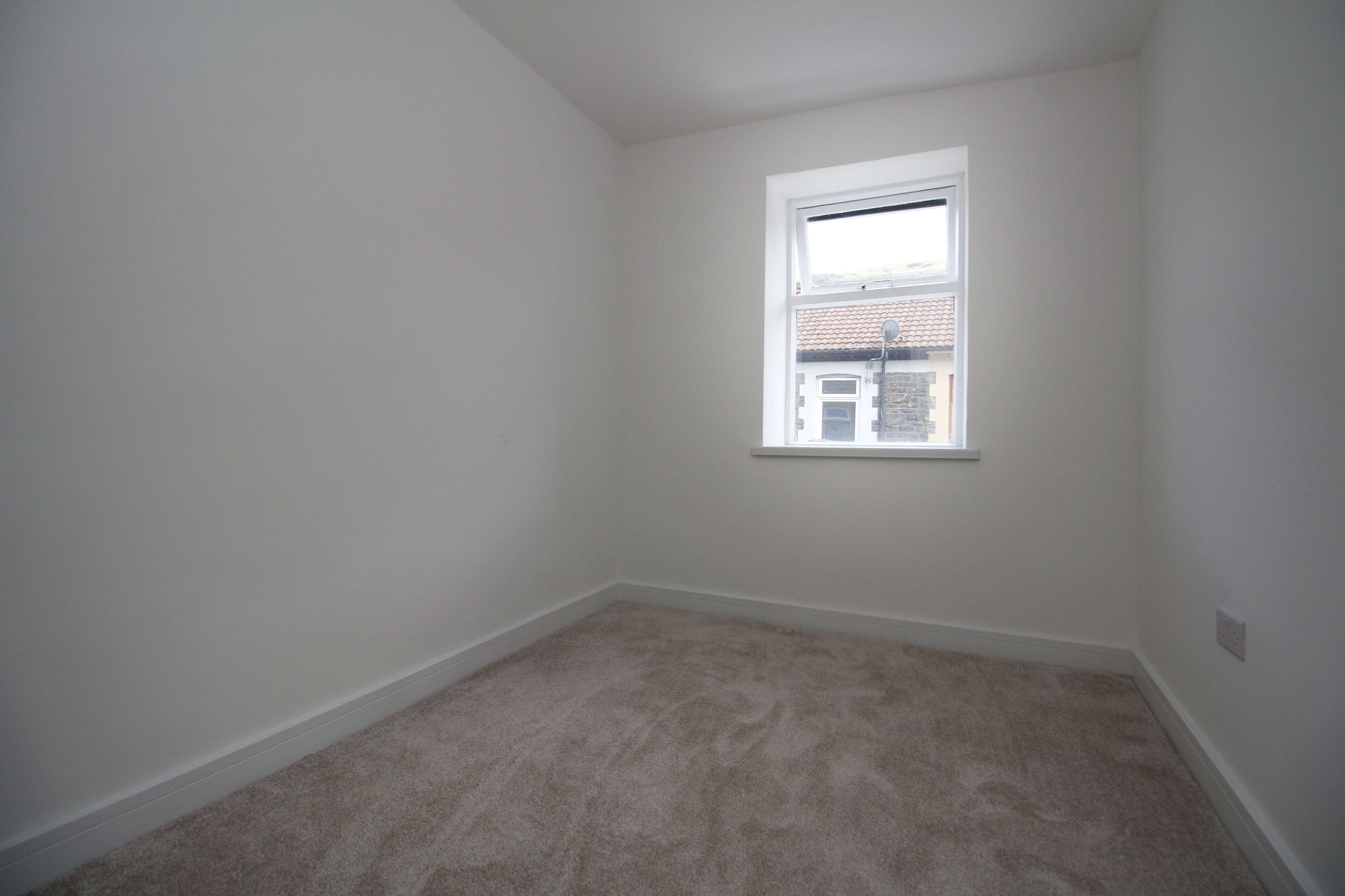 Ynyshir Road, Porth CF39 0EL  Interior
