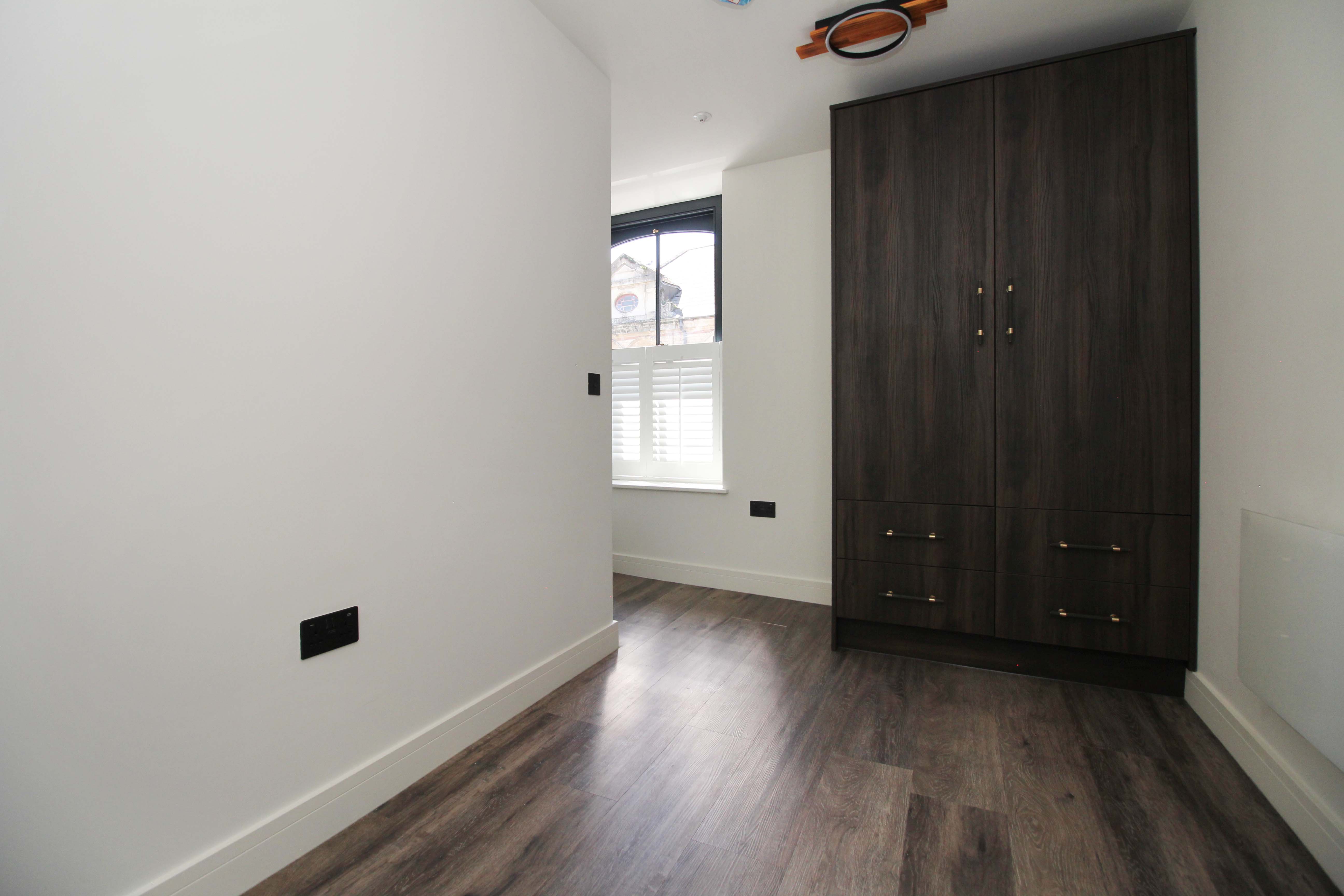 Market Street, Pontypridd. CF37 2ST  Interior
