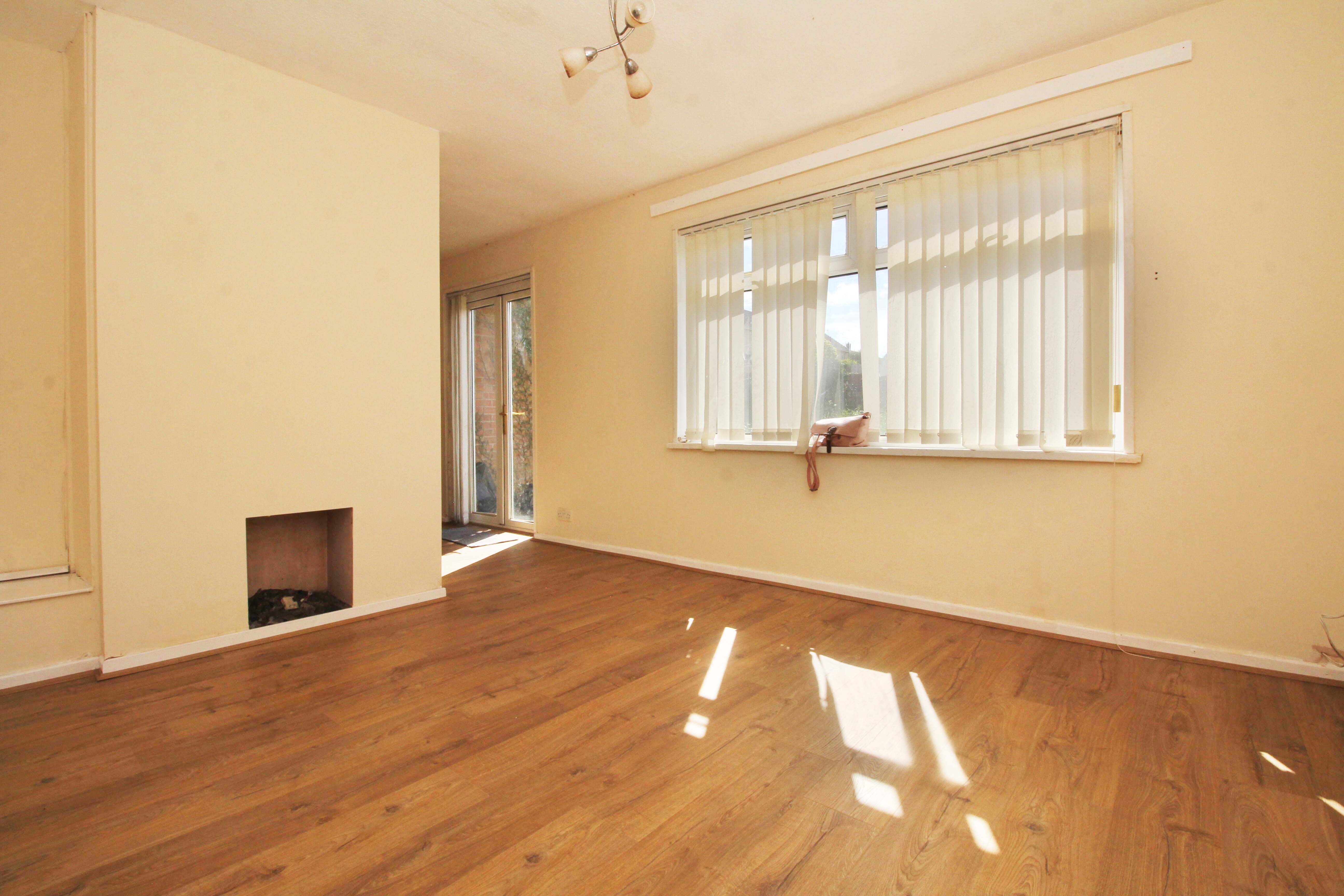 Castle Court, Church Village, CF38 1DN  Interior