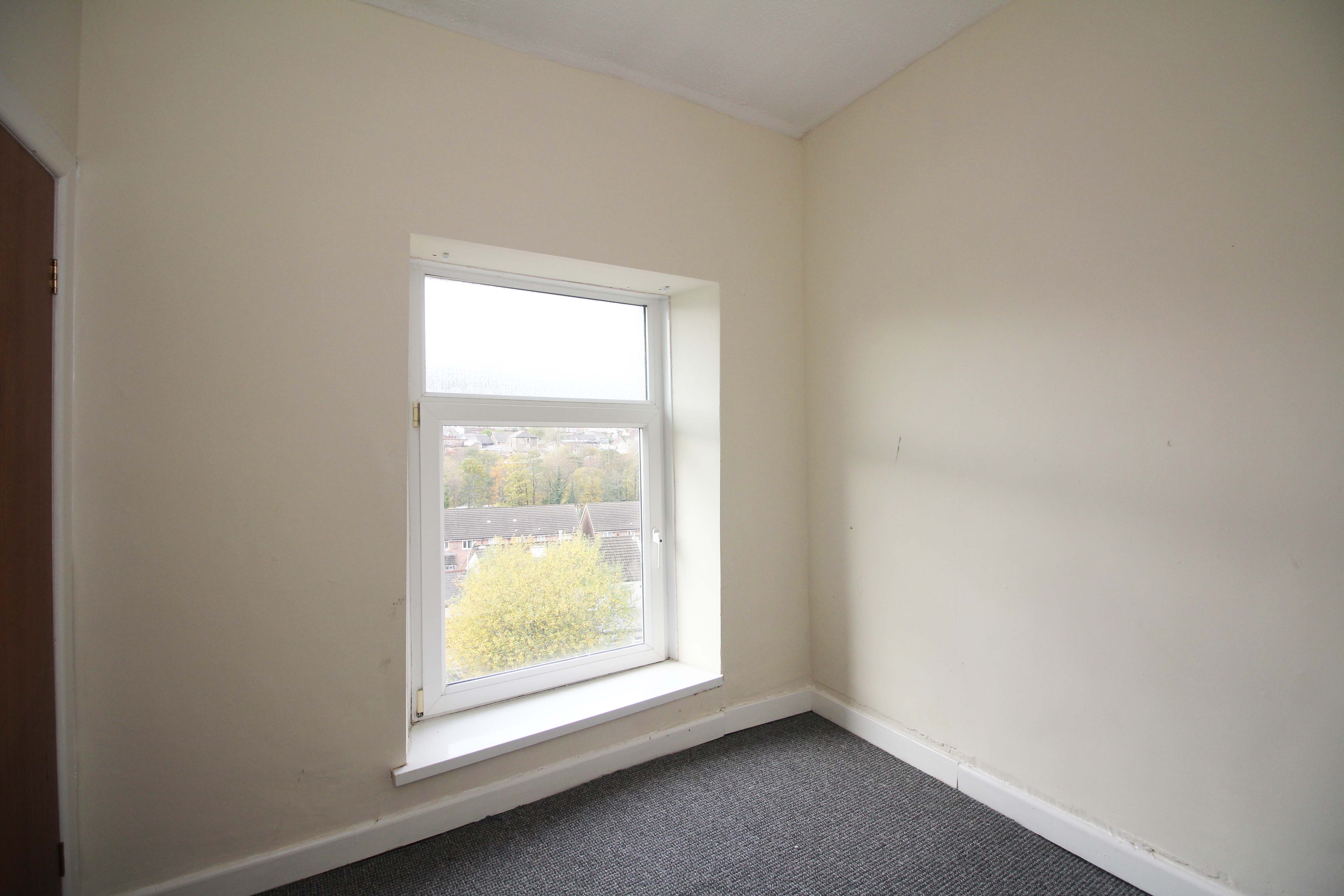 Miskin Road, Trealaw CF40 2QL  Interior