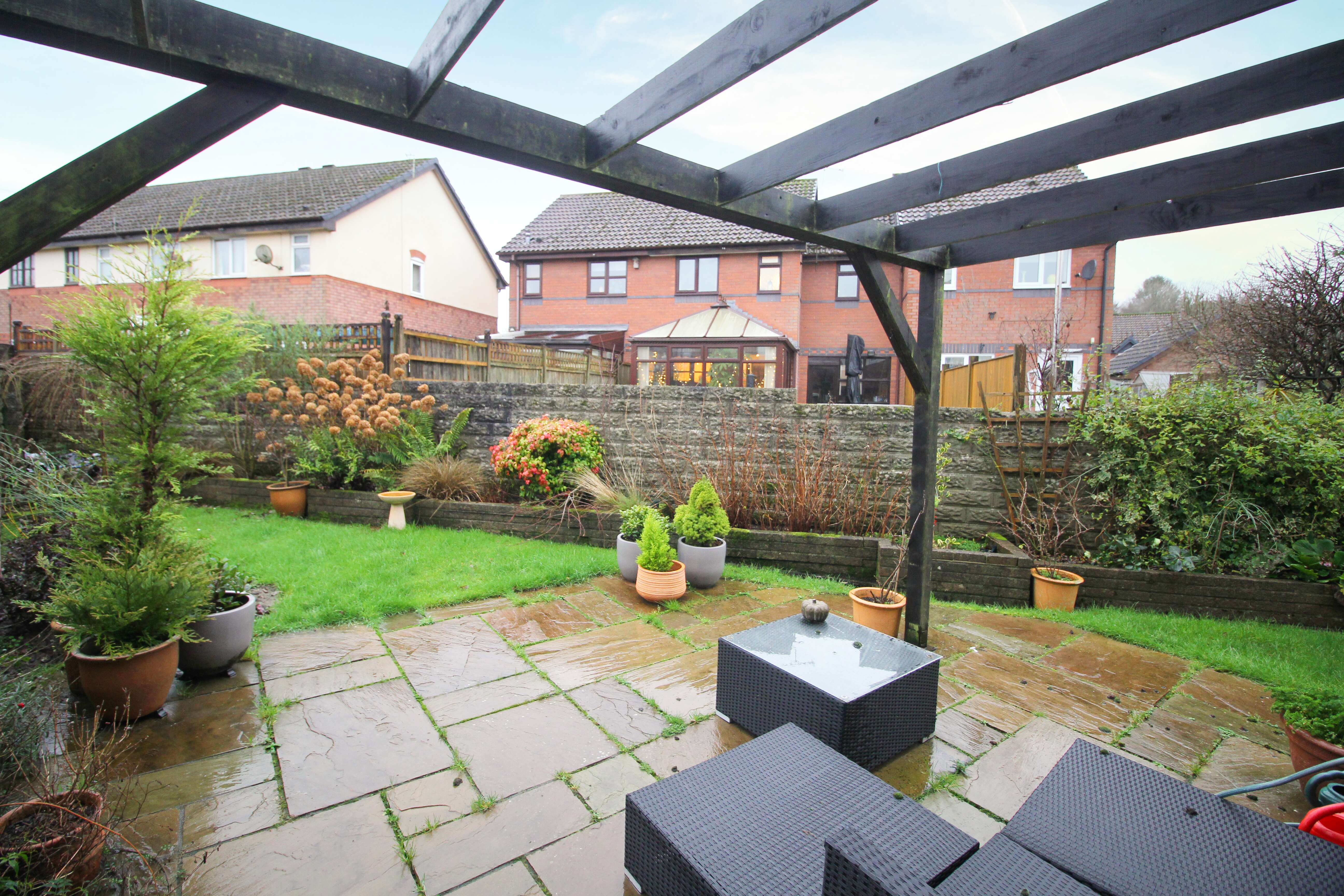 Llwyn Onn, Tyla Garw, CF72 9EU  Interior