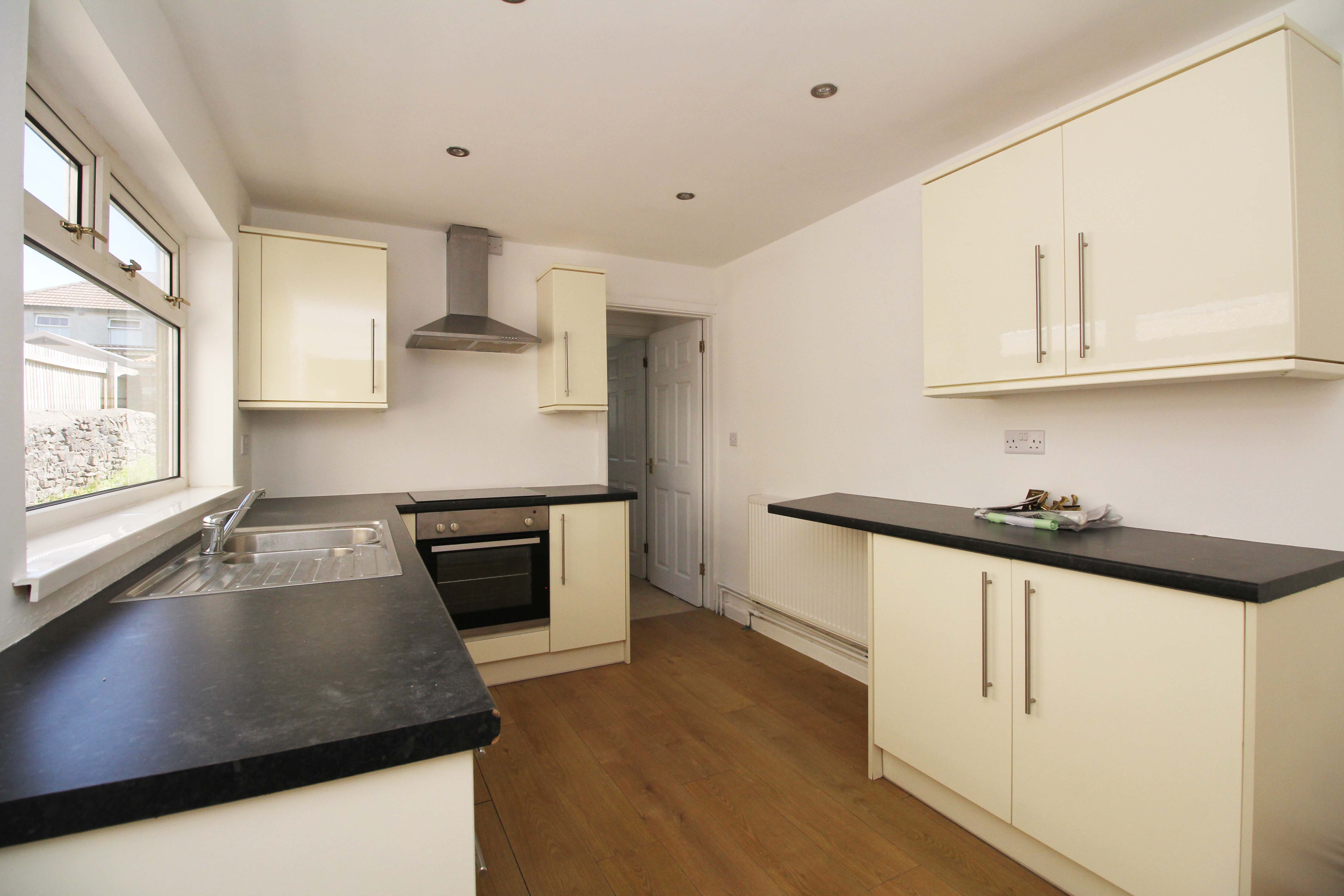 Crawshay Road, Tonypandy CF40 1TE  Interior