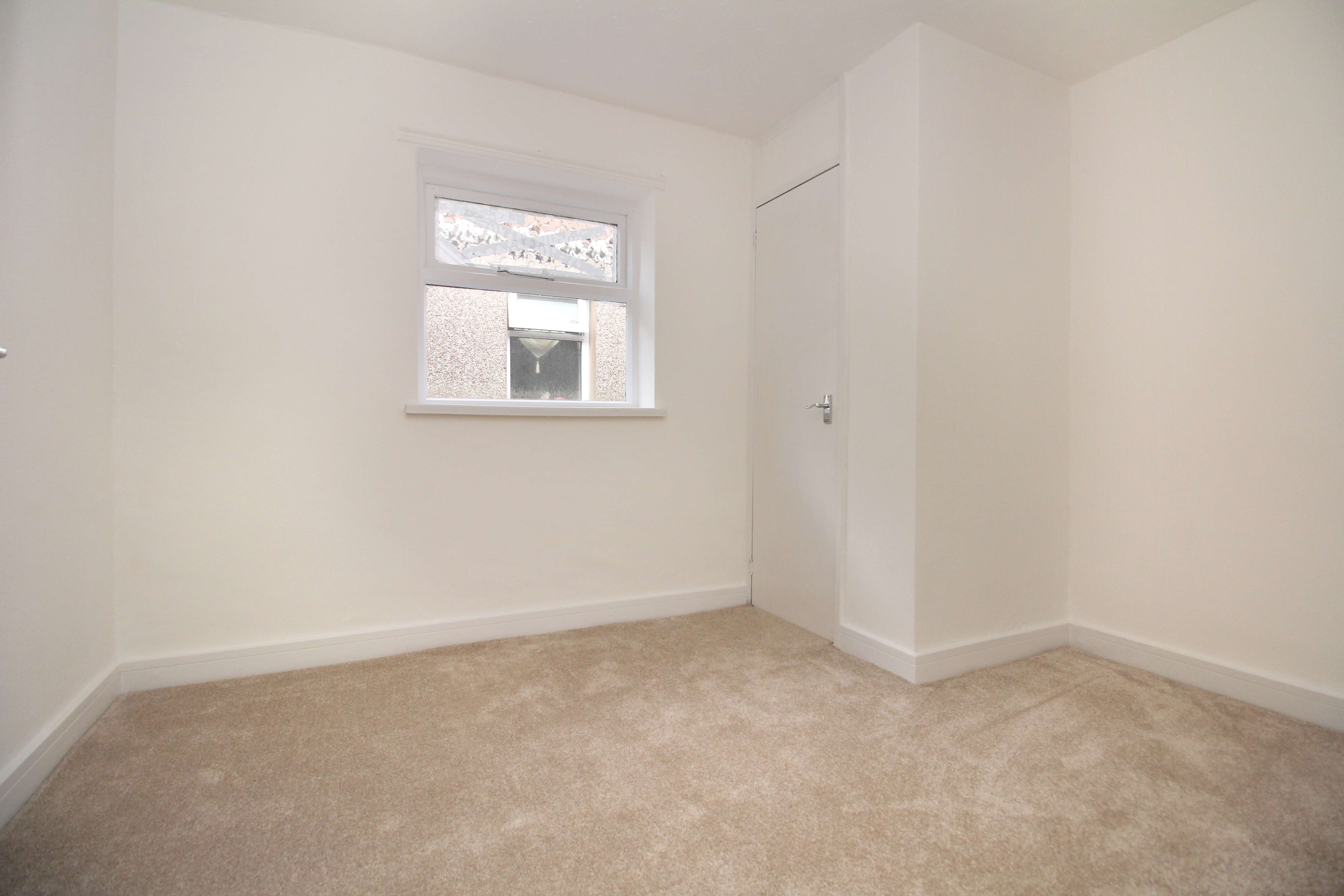 Ynyshir Road, Porth CF39 0EL  Interior