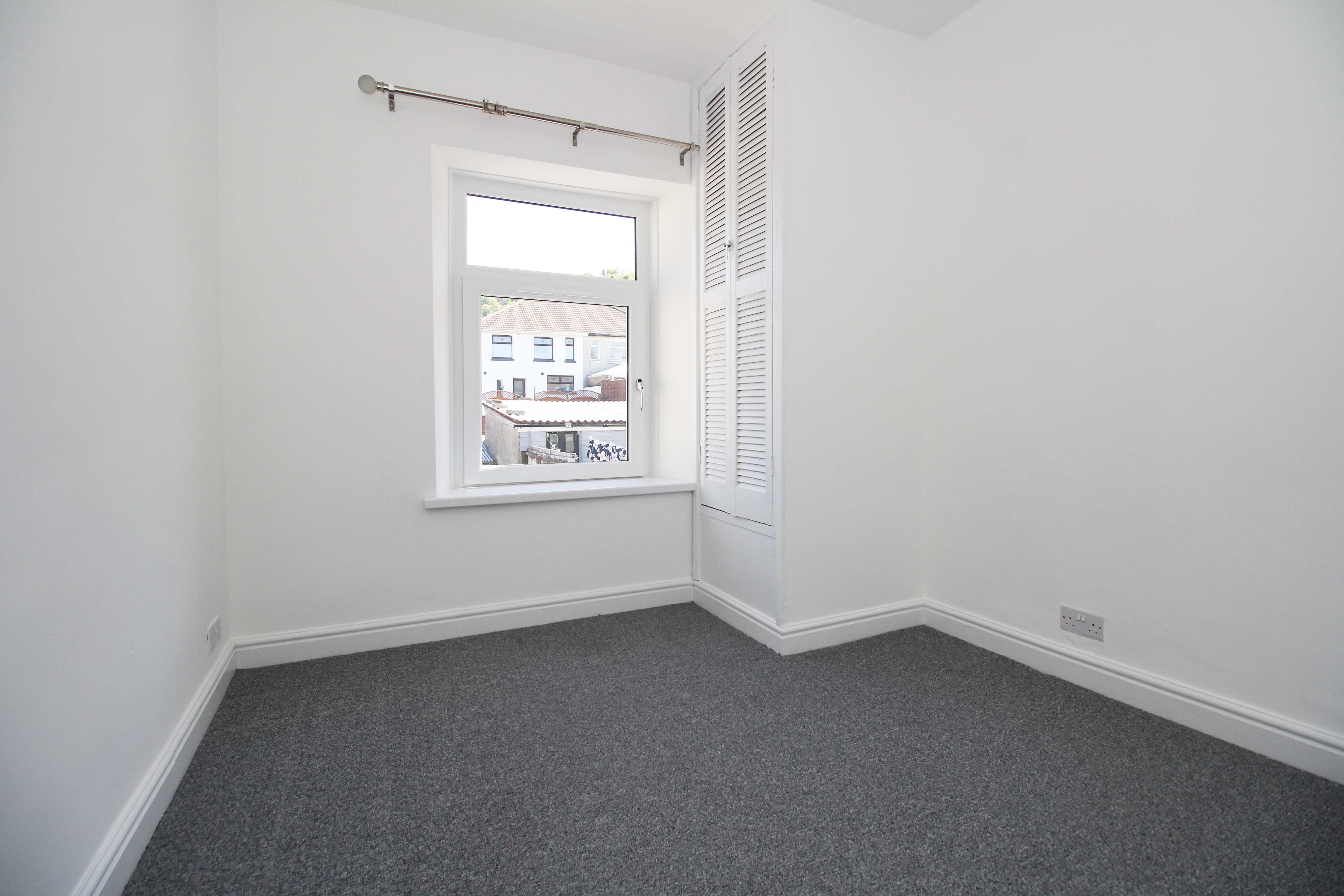 Crawshay Road, Tonypandy CF40 1TE  Interior