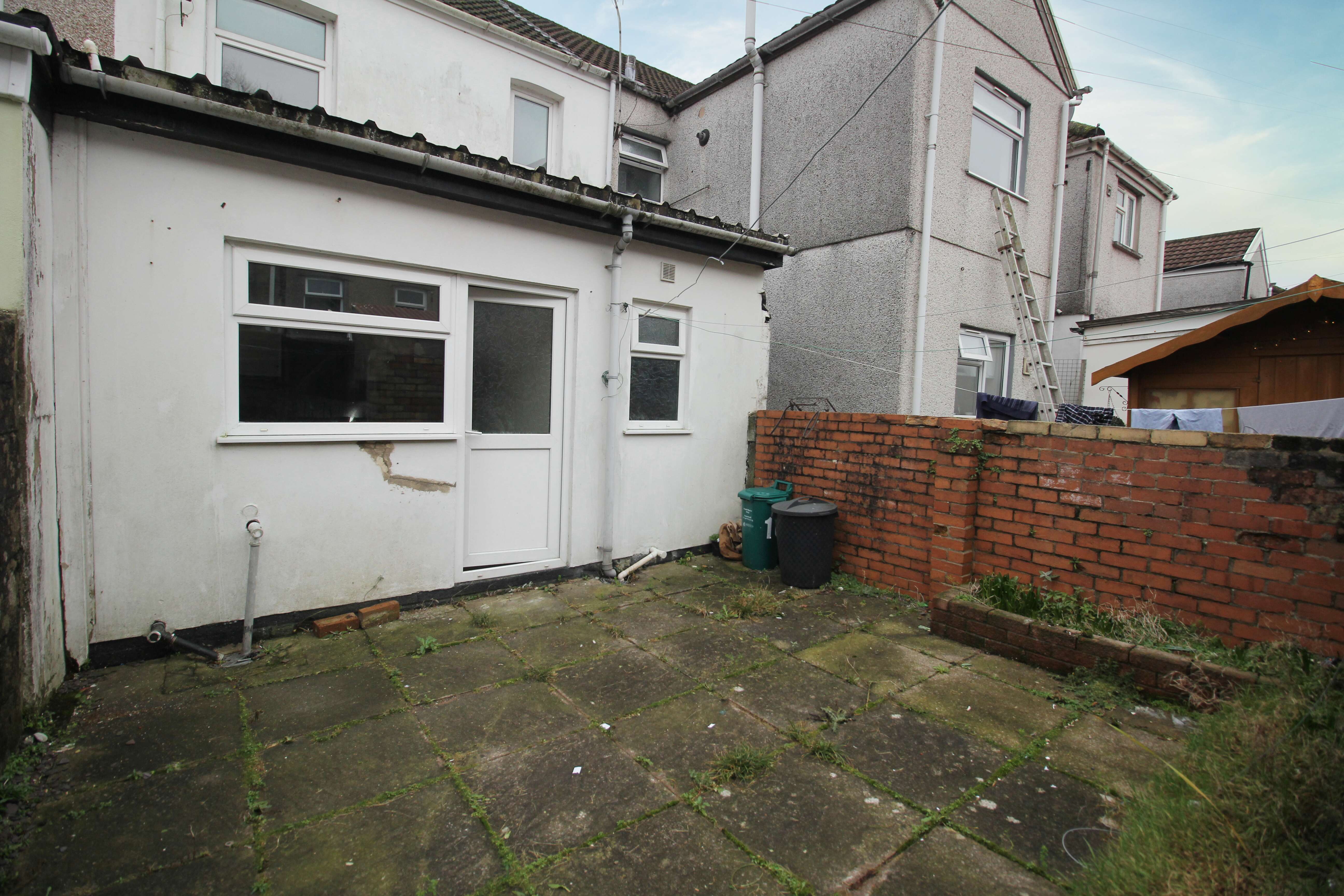 Syphon Street, Porth,   Interior
