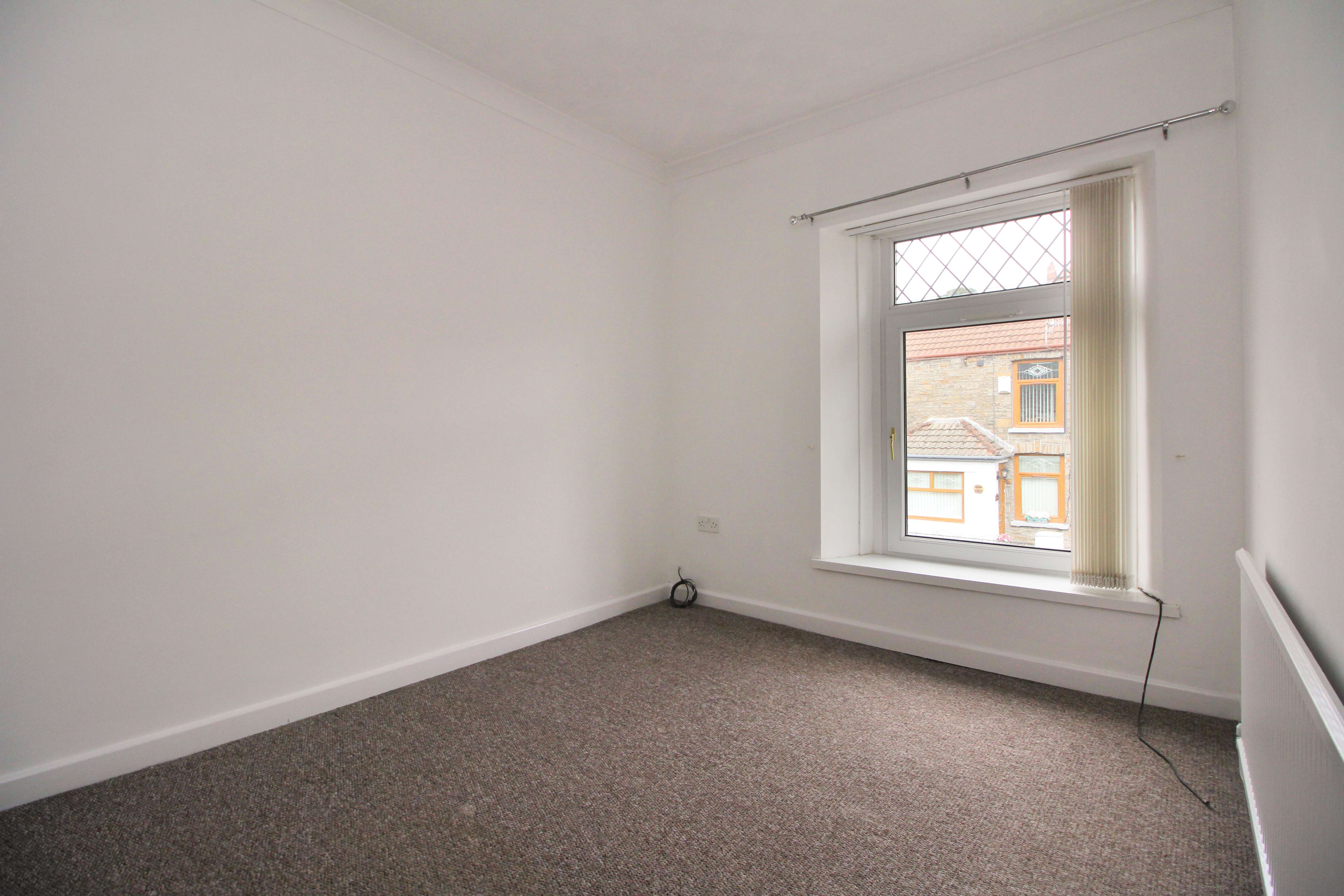 Llwynmadoc Street, Pontypridd, CF37 2HR  Interior