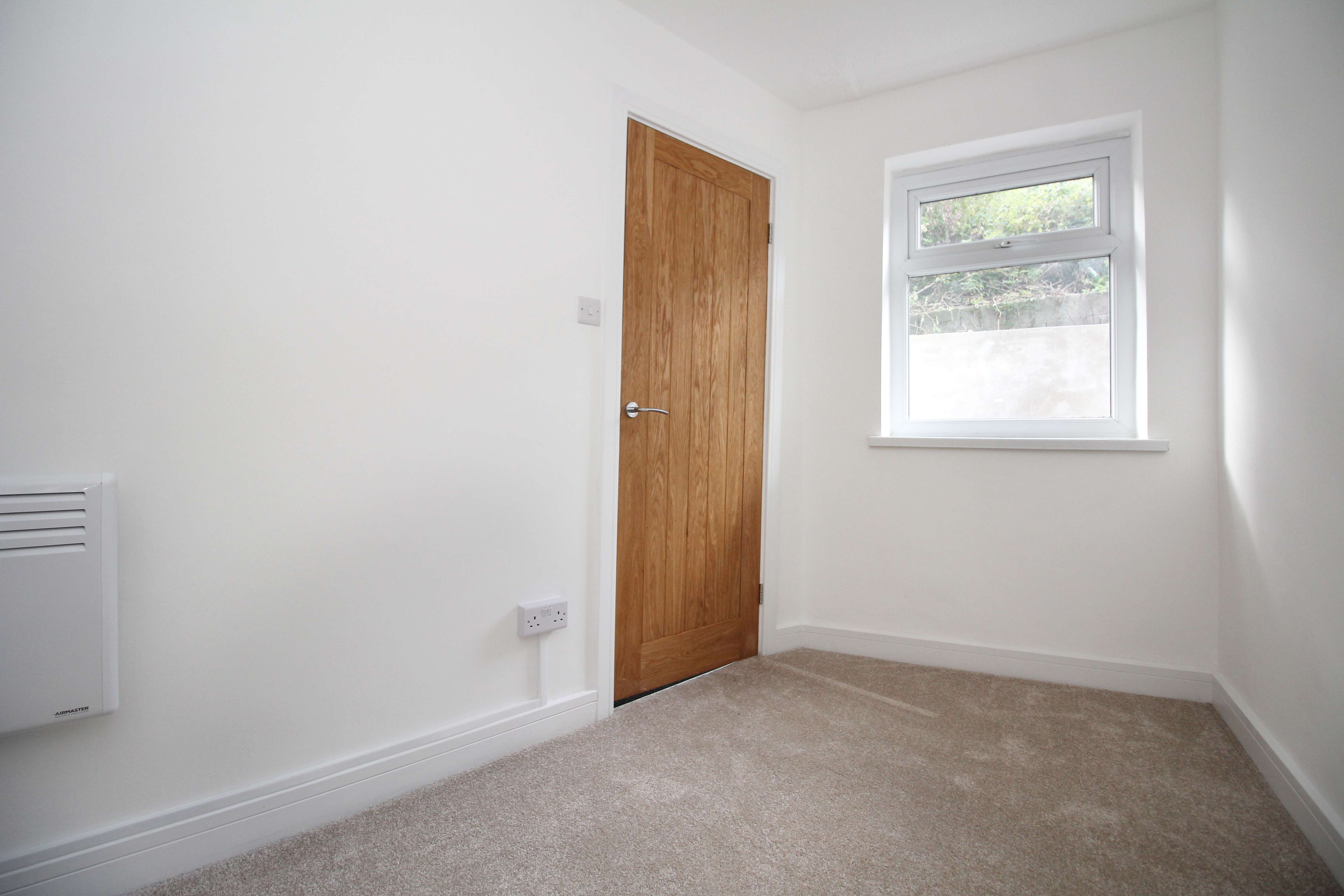 Ynyshir Road, Porth CF39 0EL  Interior